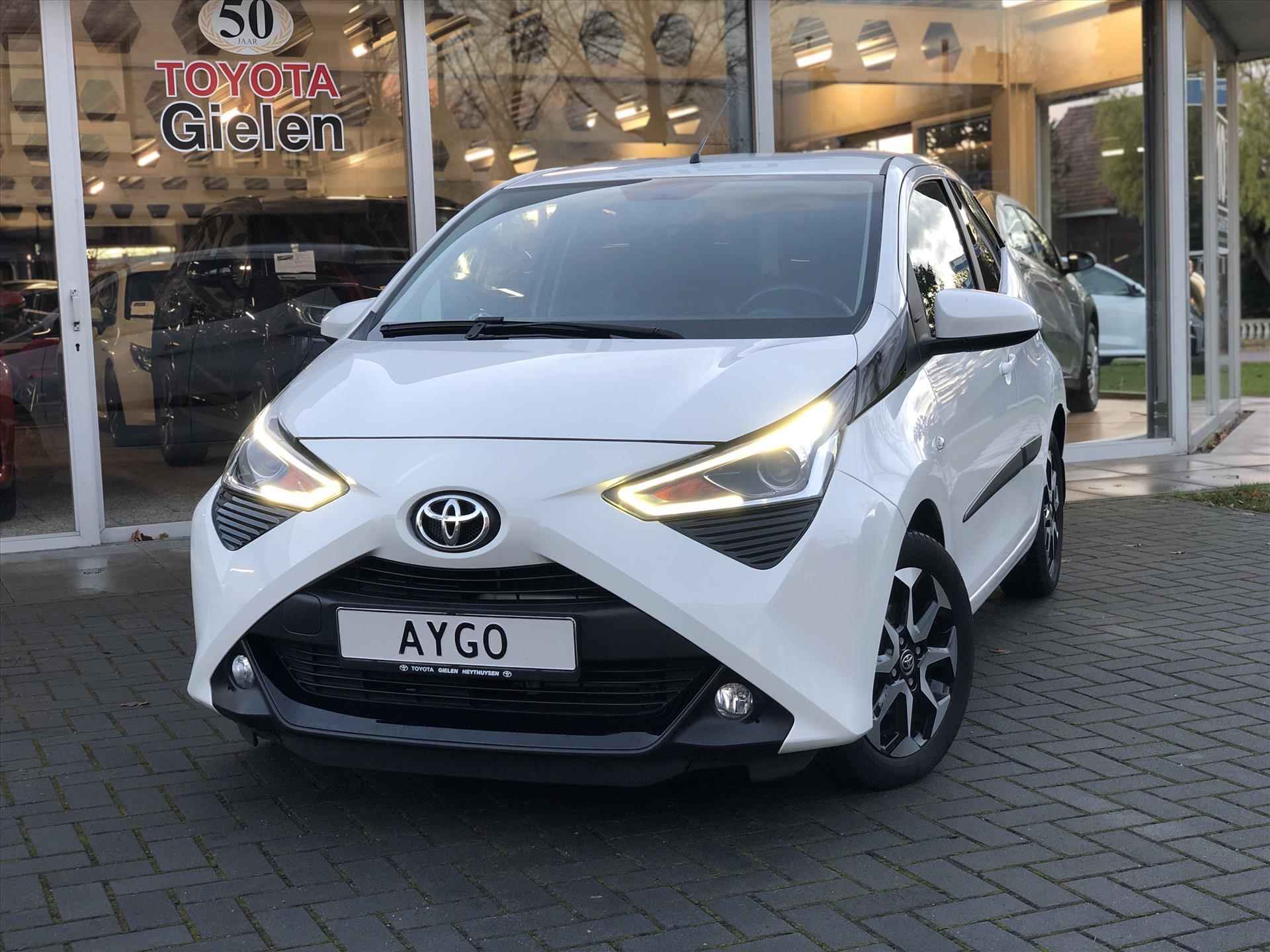 Toyota Aygo 1.0 VVT-i X-Joy | Eerste eigenaar, Lichtmetalen velgen, CarPlay, Privacy glass, Climate control, Parkeercamera, Weinig KM! - 34/35