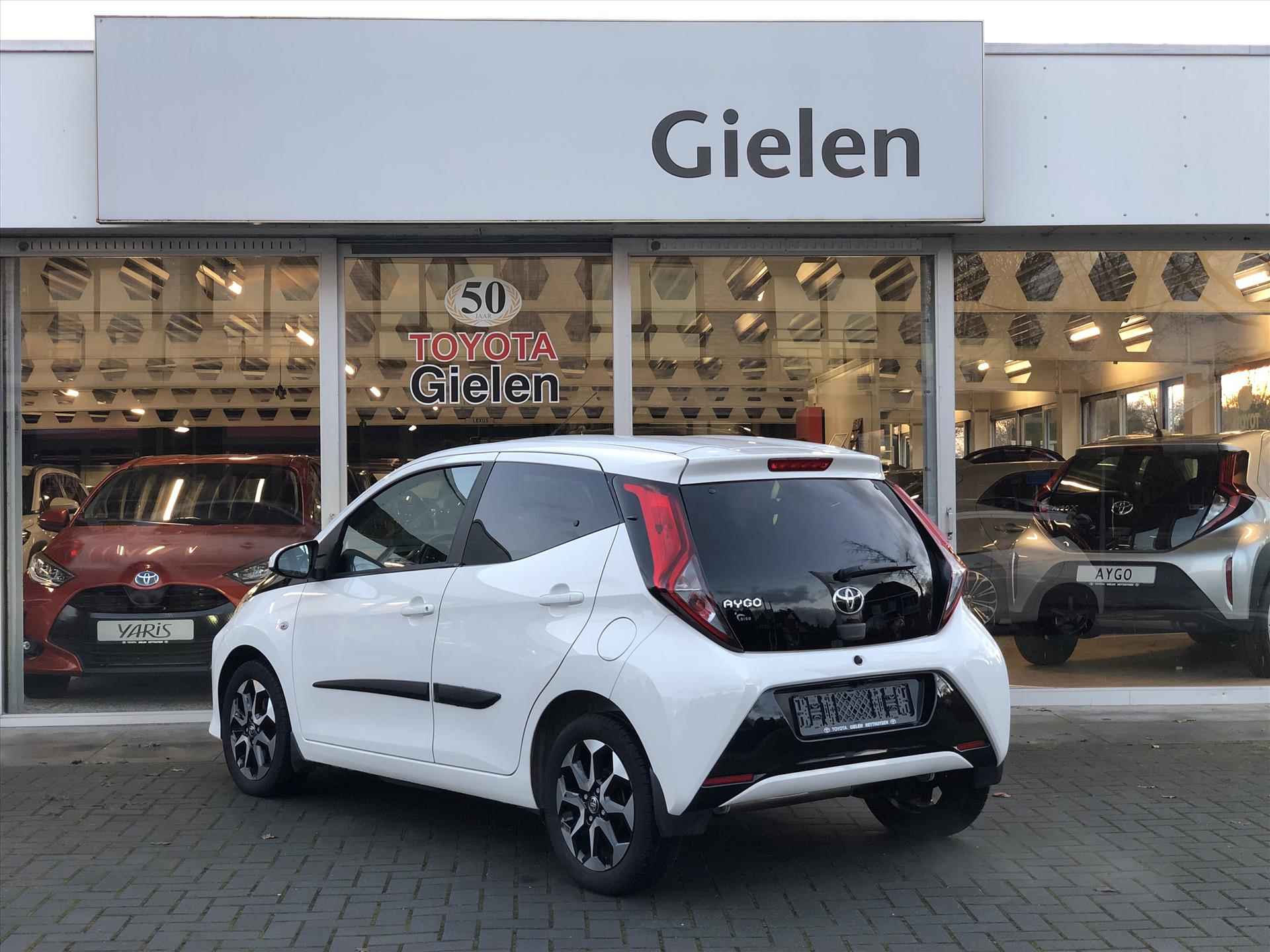 Toyota Aygo 1.0 VVT-i X-Joy | Eerste eigenaar, Lichtmetalen velgen, CarPlay, Privacy glass, Climate control, Parkeercamera, Weinig KM! - 35/35