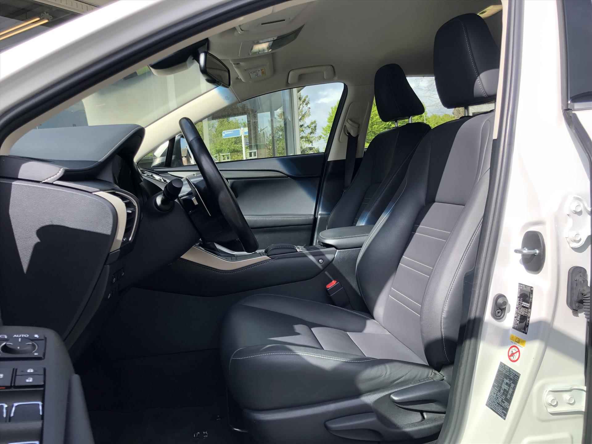 Lexus Nx 300h AWD Sport Edition Luxury & Safety Pack | Apple CarPlay/Android auto, Leer, Stoel + Stuurverwarming, Parkeersensoren - 18/39