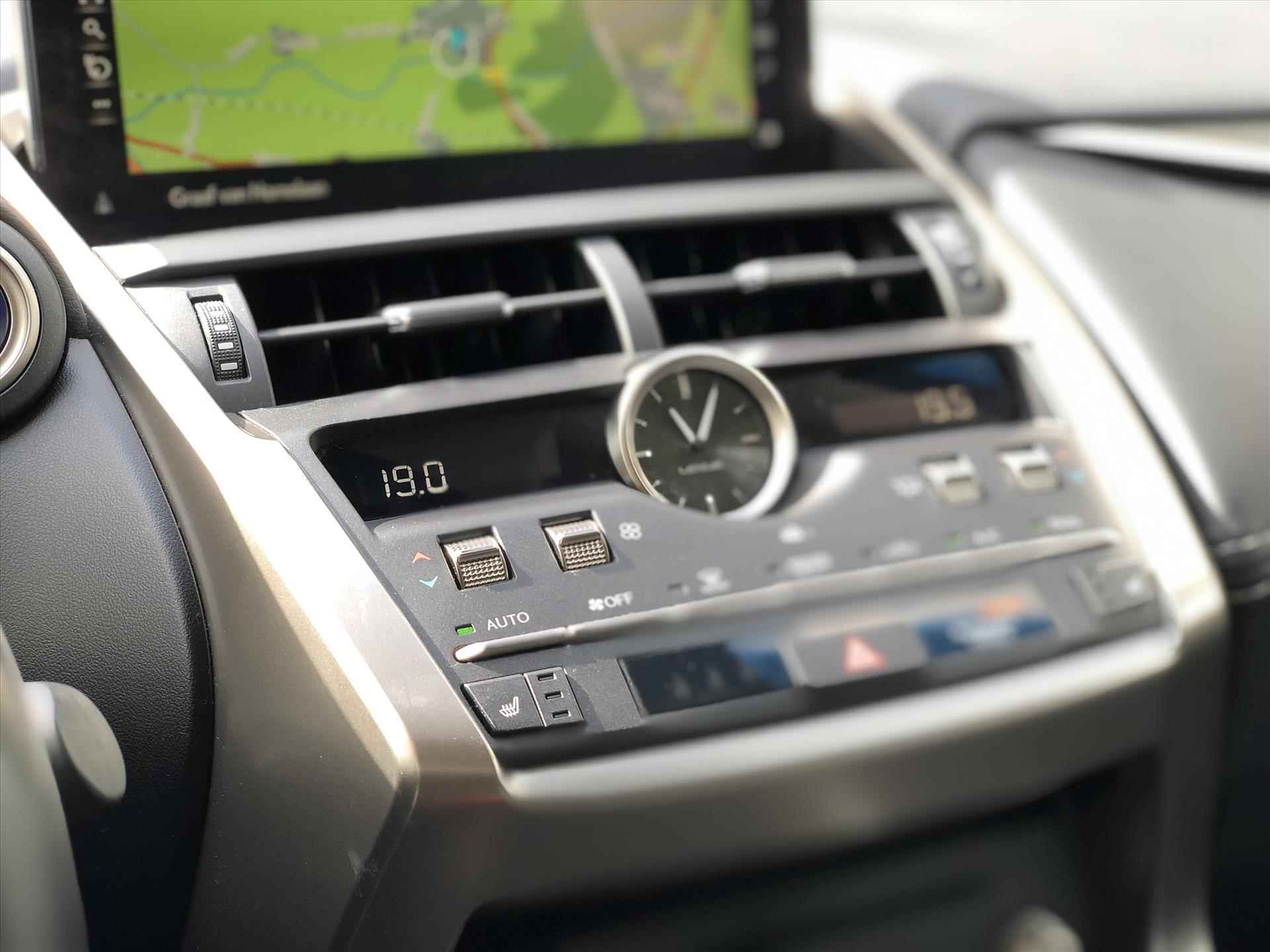 Lexus Nx 300h AWD Sport Edition Luxury & Safety Pack | Apple CarPlay/Android auto, Leer, Stoel + Stuurverwarming, Parkeersensoren - 27/39