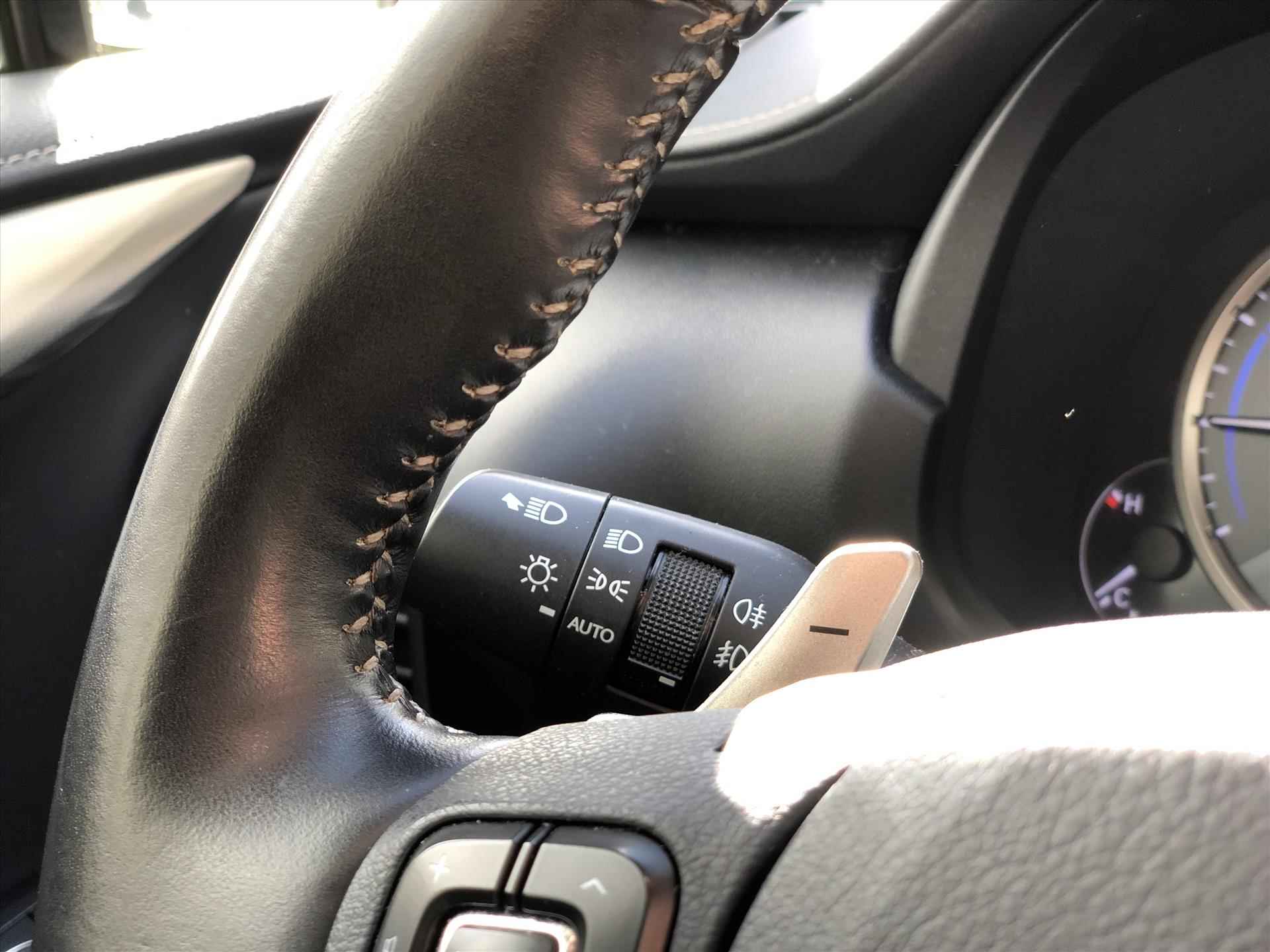 Lexus Nx 300h AWD Sport Edition Luxury & Safety Pack | Apple CarPlay/Android auto, Leer, Stoel + Stuurverwarming, Parkeersensoren - 32/39