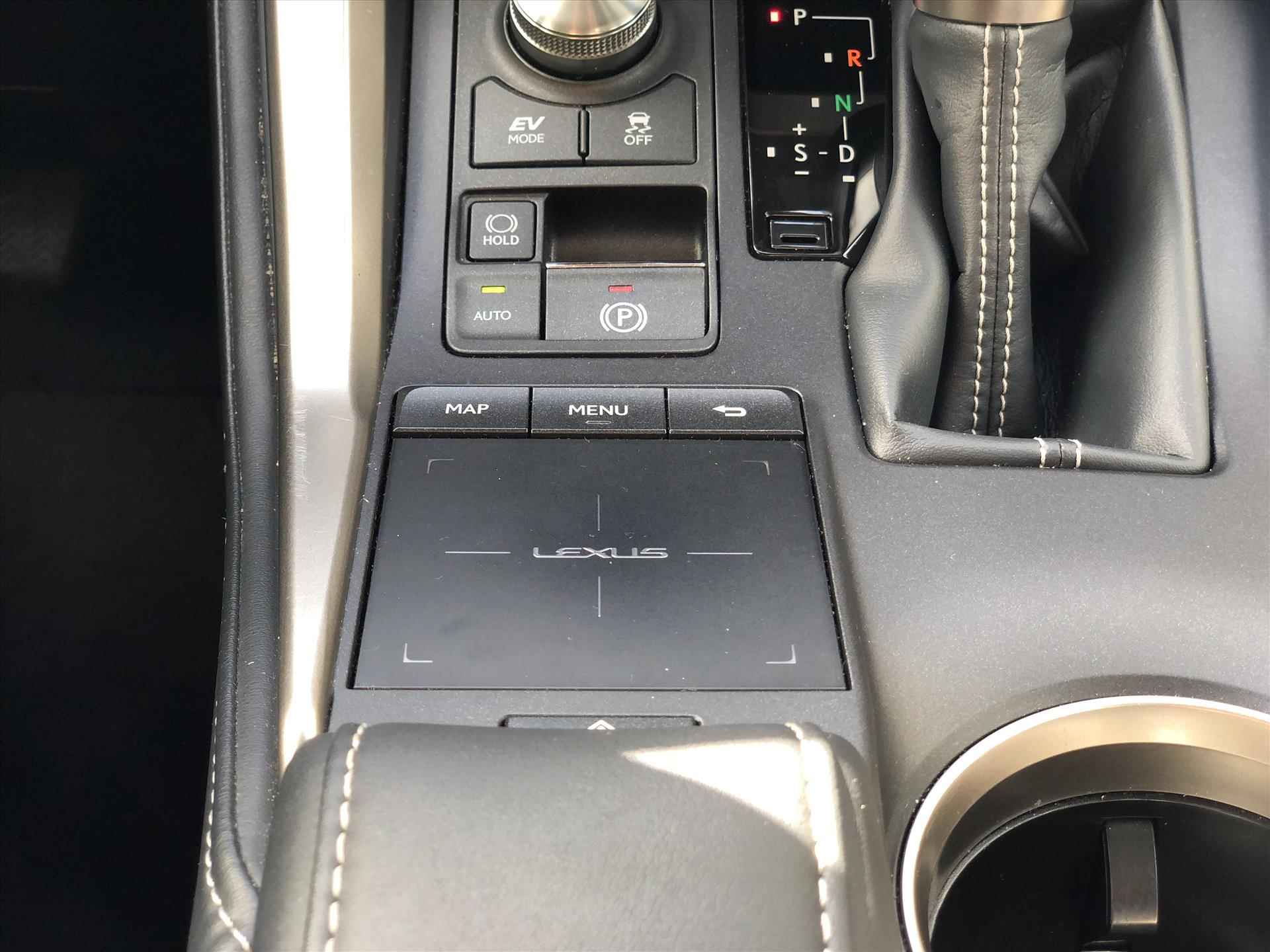 Lexus Nx 300h AWD Sport Edition Luxury & Safety Pack | Apple CarPlay/Android auto, Leer, Stoel + Stuurverwarming, Parkeersensoren - 36/39