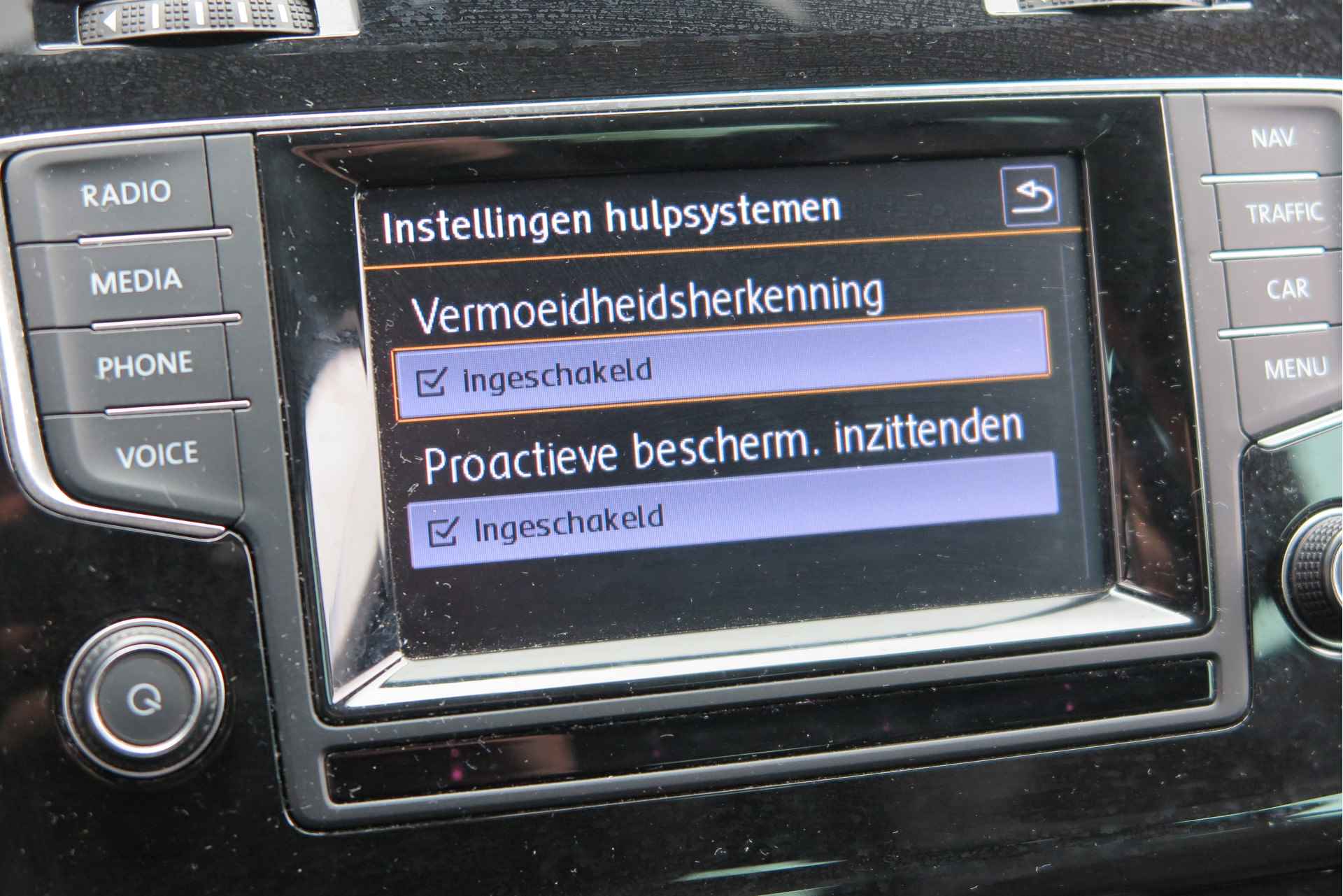Volkswagen GOLF Variant 1.2 TSI 77kw 105pk Business Edition , Pdc, Navi, Zwenkbare trekhaak, Achteruitrijcamera, Stoelverwarming, Voorstoel met massage, Lichtmetalen velgen etc. - 52/72