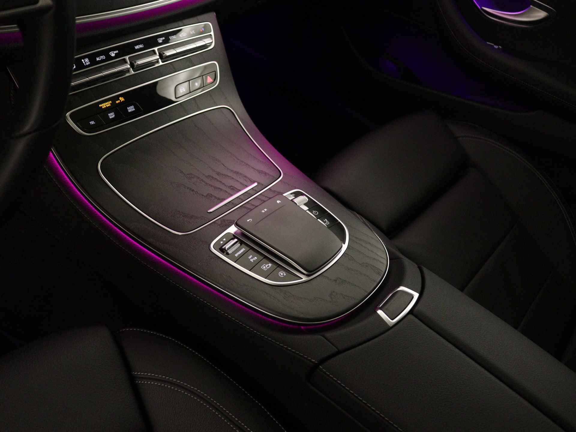 Mercedes-Benz E-Klasse Estate 200 Luxury-Line | Trekhaak elektrisch uitklapbaar | Panorama/Schuifdak | Alarm 3 | Leder | Privacy Glass | Inclusief 24 MB Premium Certified garantie voor Europa - 11/40