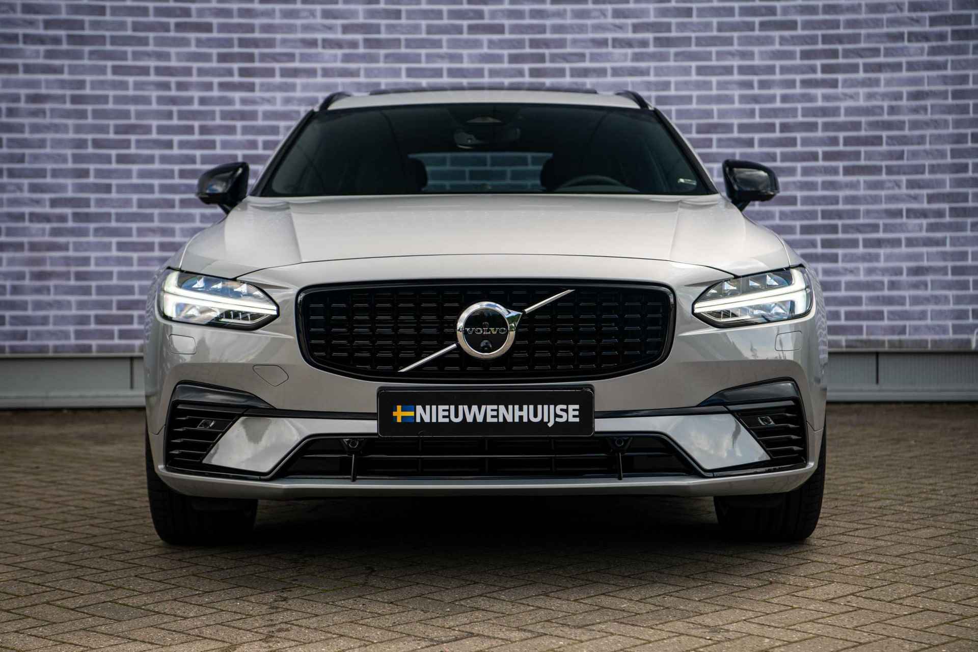 Volvo V90 2.0 T8 Recharge AWD Ultra Dark | Bowers & Wilkins | 360 Camera | Luchtvering | 20" | Gelamineerde Glas | Full Options | - 11/43