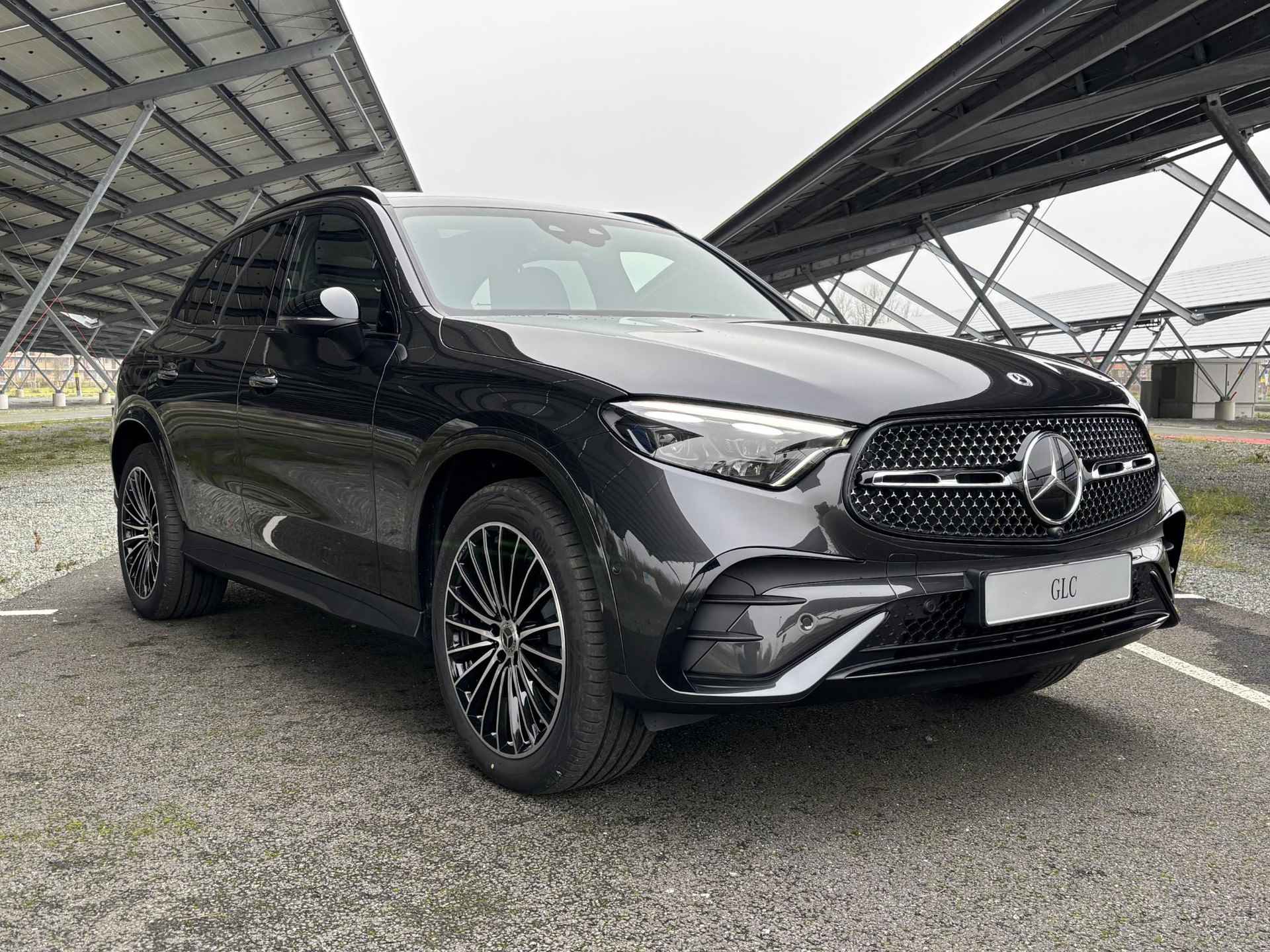 Mercedes-Benz GLC-klasse 300e 4MATIC Sport Edition | Night | Burmester | Panoramadak | Memory stoelen | Trekhaak | 360 camera | Sfeerverlichting | - 4/47