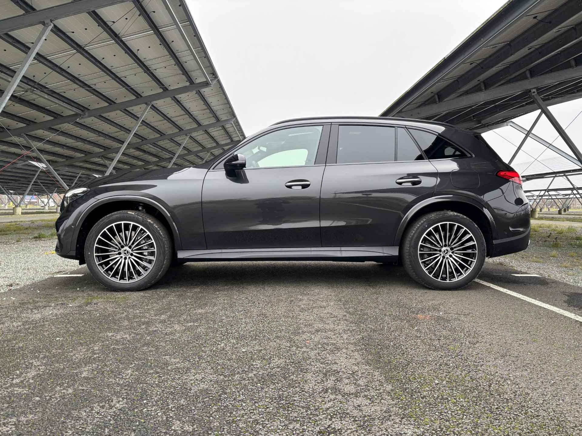 Mercedes-Benz GLC-klasse 300e 4MATIC Sport Edition | Night | Burmester | Panoramadak | Memory stoelen | Trekhaak | 360 camera | Sfeerverlichting | - 9/47