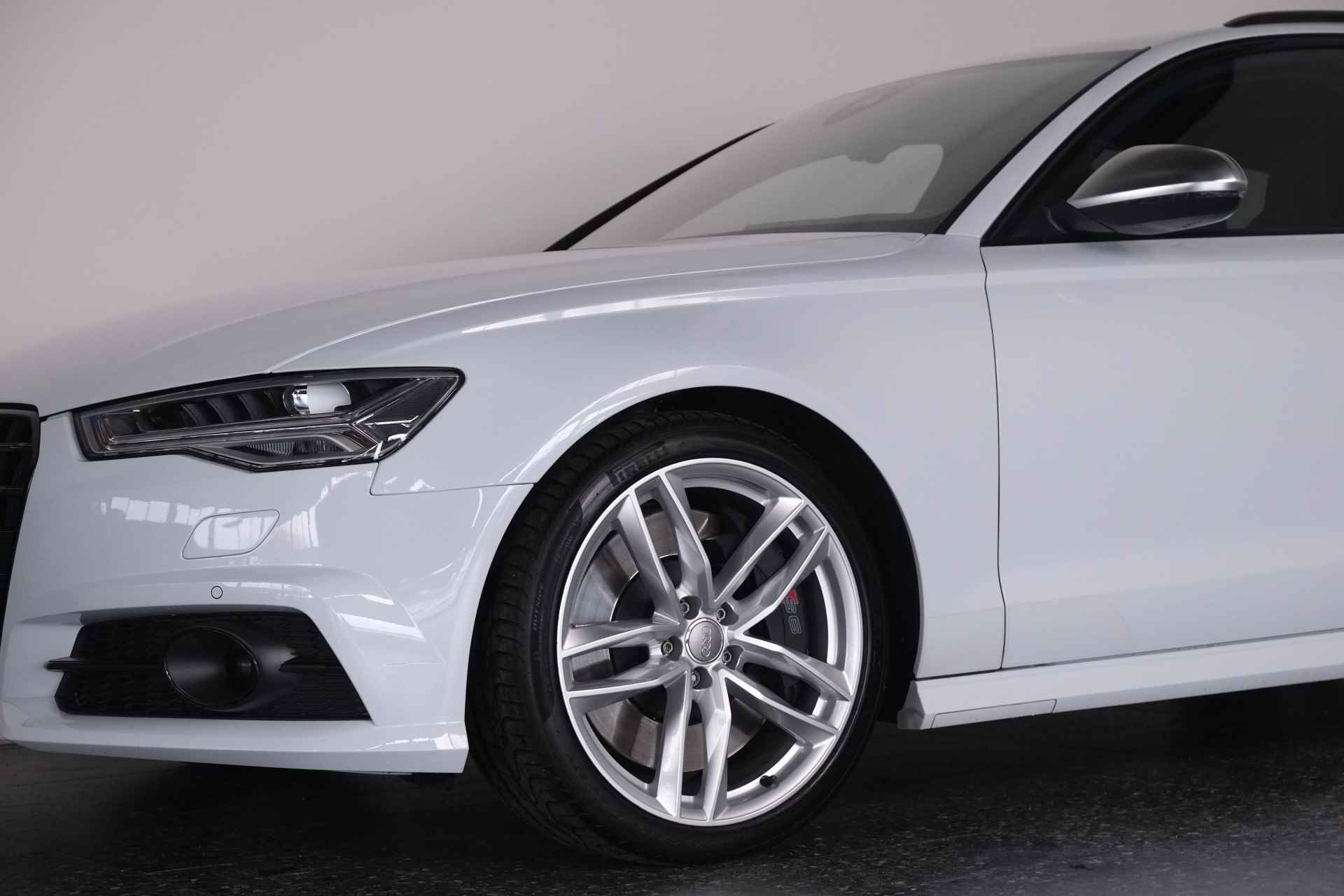 Audi A6 Avant 4.0 TFSI S6 Quattro 450 pK LED / Carbon / BOSE / ACC / Head-Up / Navigatie - 42/43
