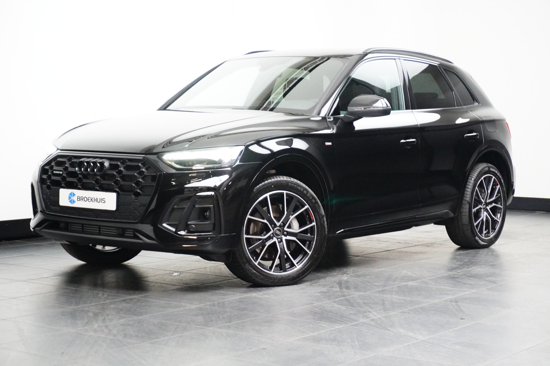 Audi Q5 55 TFSI e S edition Competition Pan-dak | Assistentie City+ Tour| Valcona Leder |