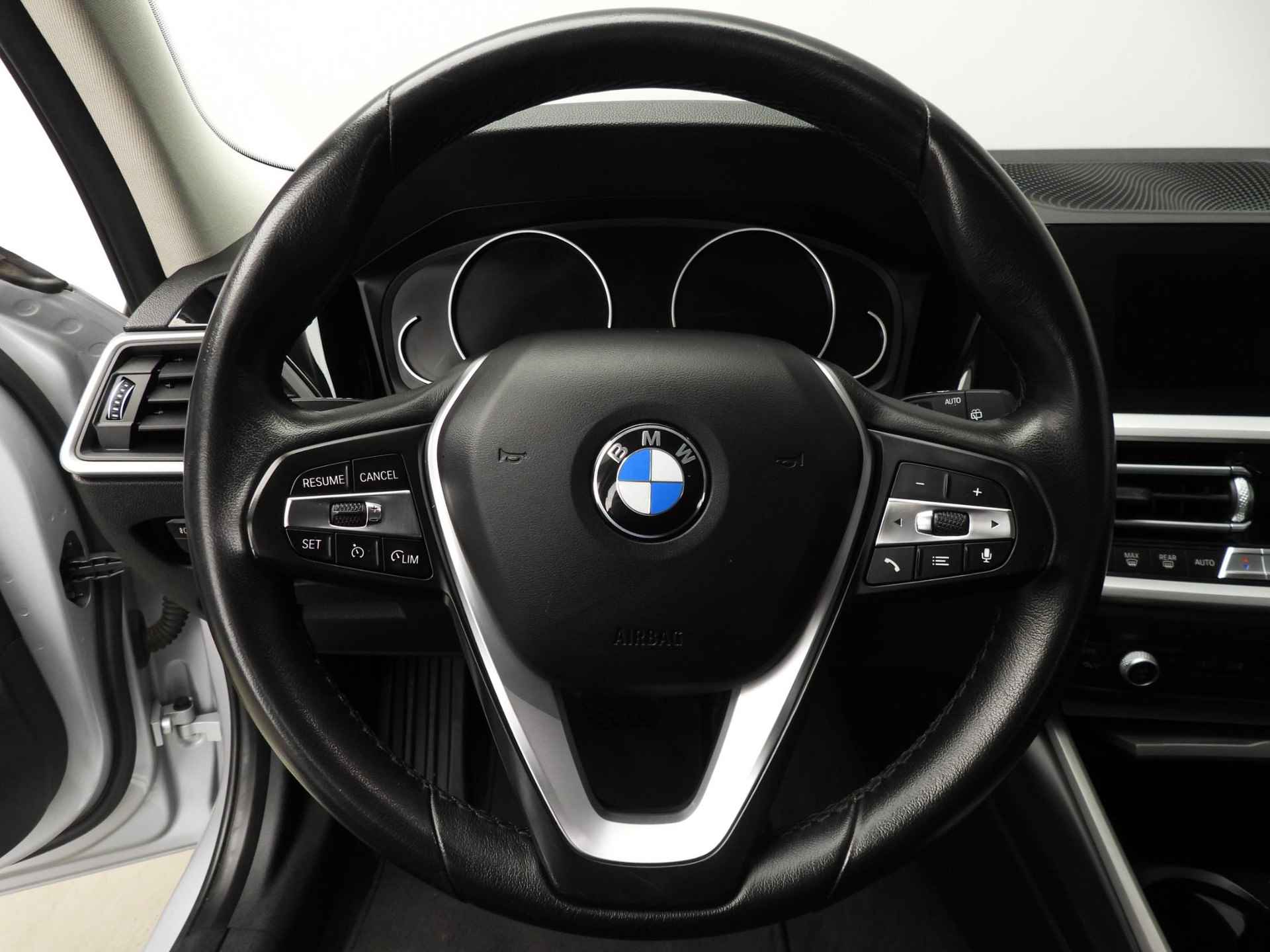 BMW 3 Serie Touring 320d | LED | Navigatie | Stoelverwarming | Clima | PDC | Lendesteunen | Alu 18 inch - 11/45