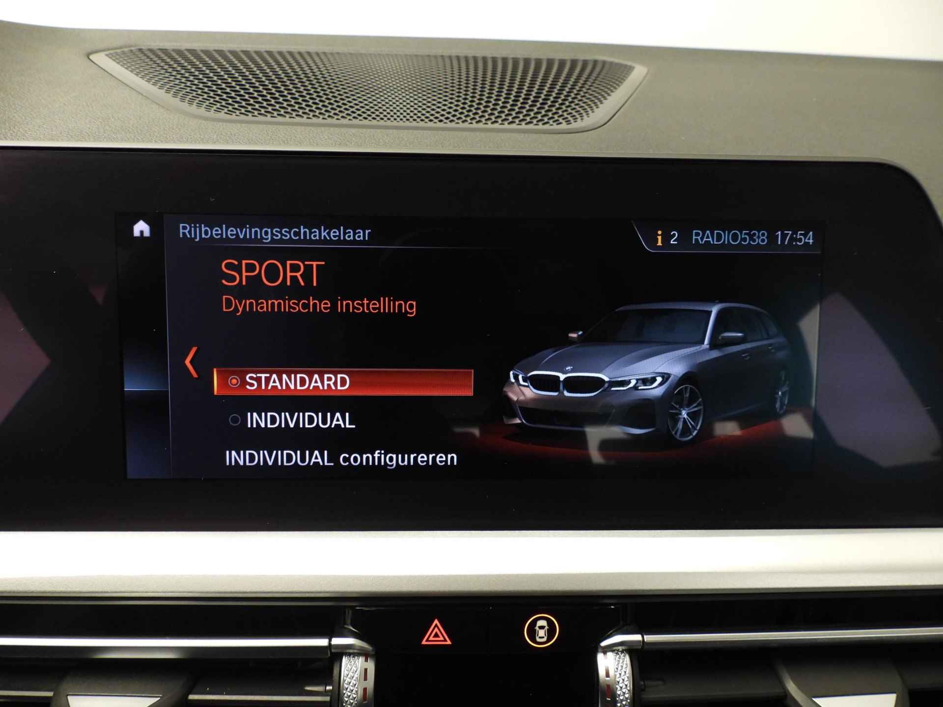 BMW 3 Serie Touring 320d | LED | Navigatie | Stoelverwarming | Clima | PDC | Lendesteunen | Alu 18 inch - 27/45