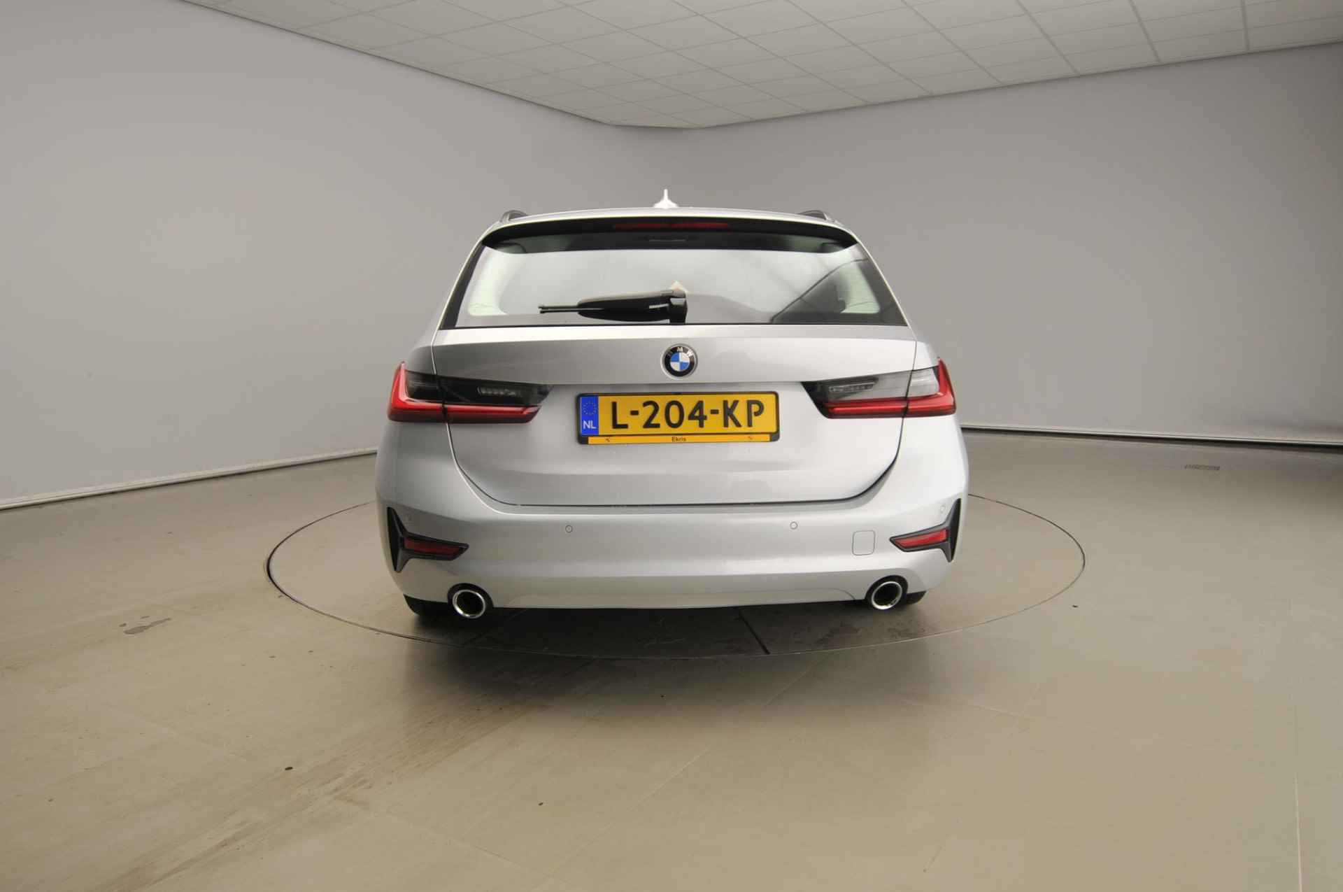 BMW 3 Serie Touring 320d | LED | Navigatie | Stoelverwarming | Clima | PDC | Lendesteunen | Alu 18 inch - 4/45