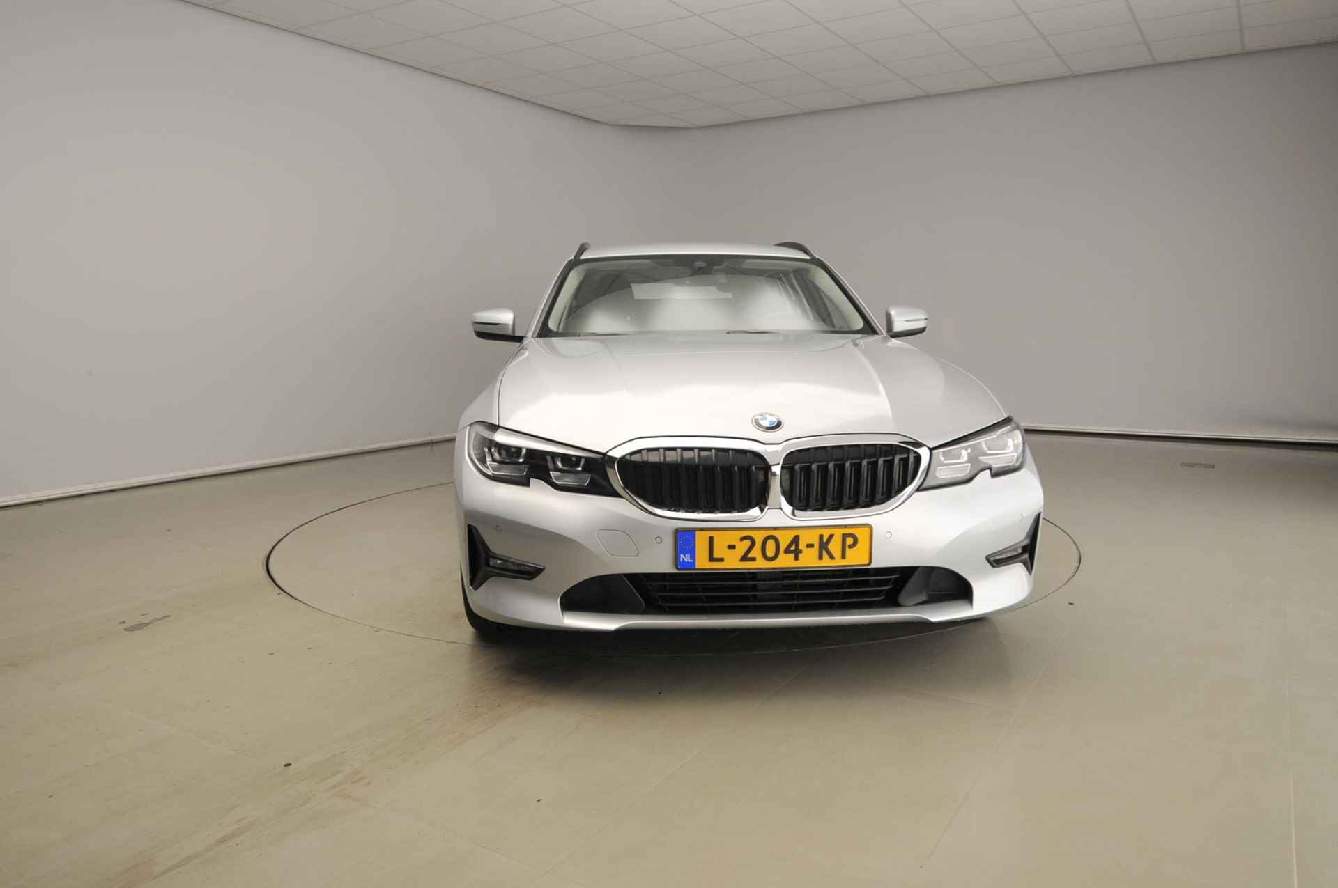 BMW 3 Serie Touring 320d | LED | Navigatie | Stoelverwarming | Clima | PDC | Lendesteunen | Alu 18 inch - 6/45