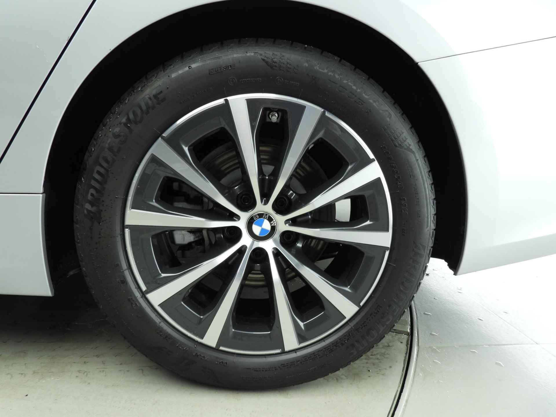 BMW 3 Serie Touring 320d | LED | Navigatie | Stoelverwarming | Clima | PDC | Lendesteunen | Alu 18 inch - 44/45