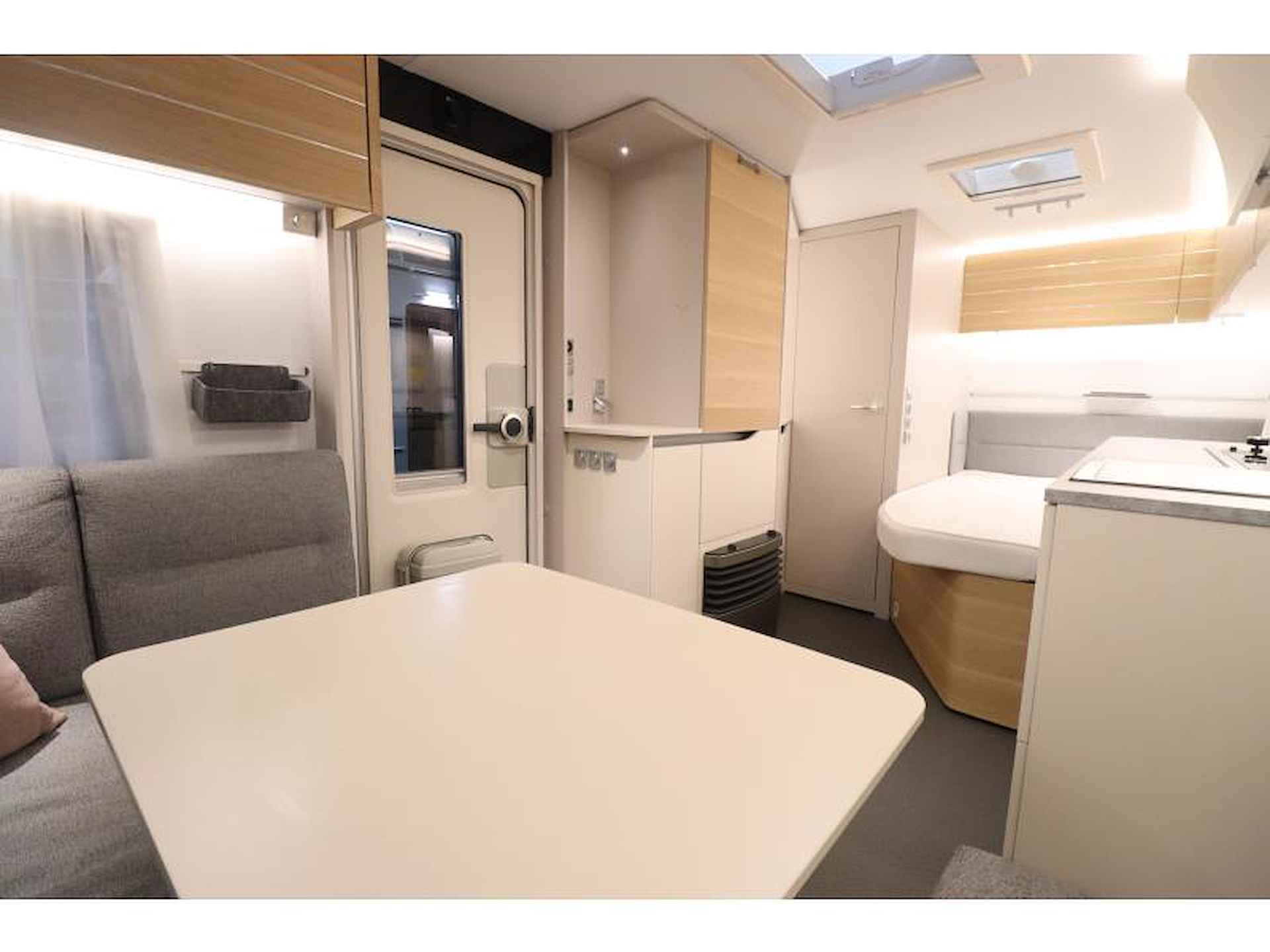 Adria Adora 472 UP - 9/16