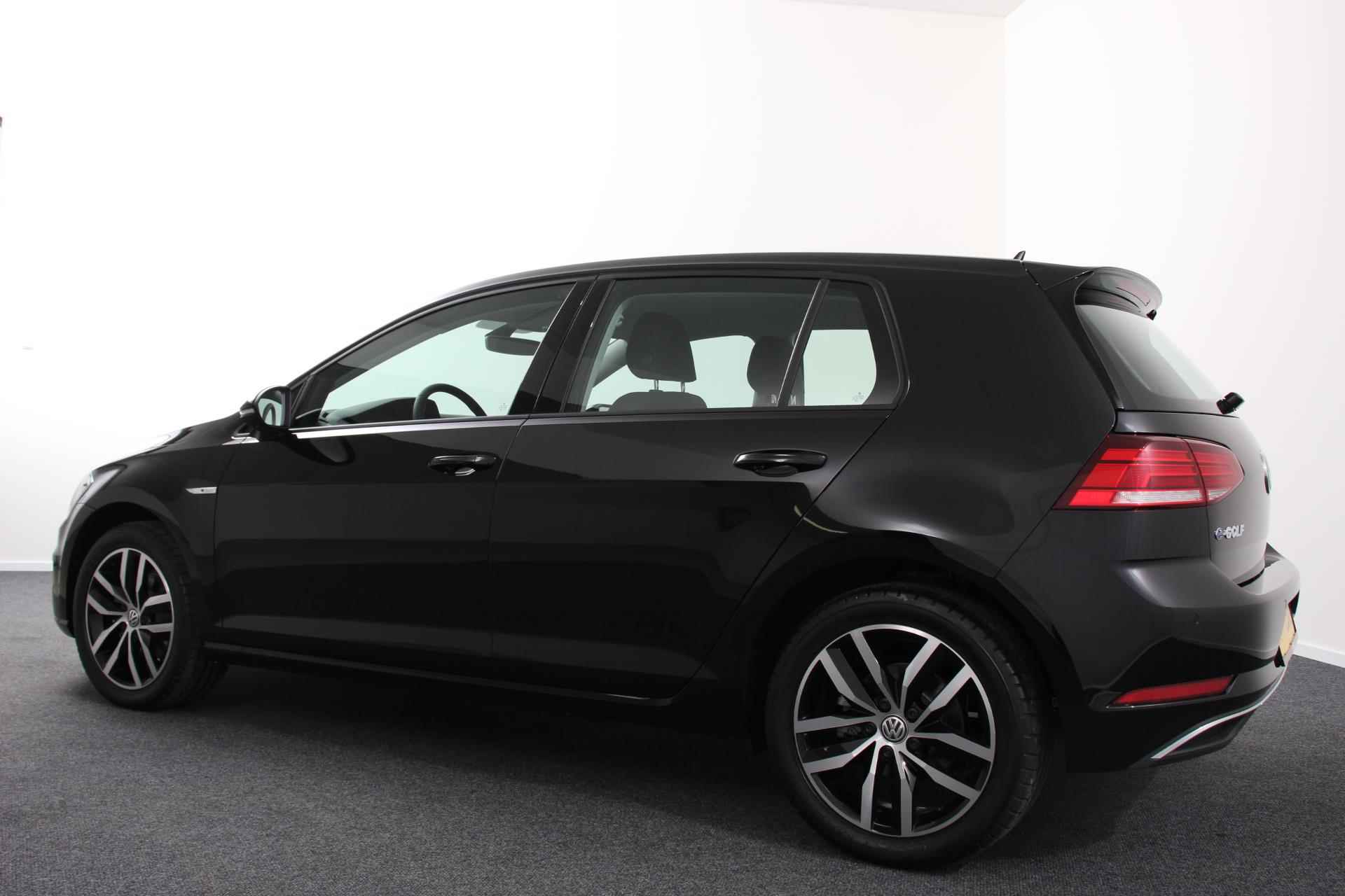 Volkswagen e-Golf € 2000,- subsidie mogelijk particulier! | Navigatie | Climate Control | Adaptieve Cruise Control | 17" Velgen | - 5/35