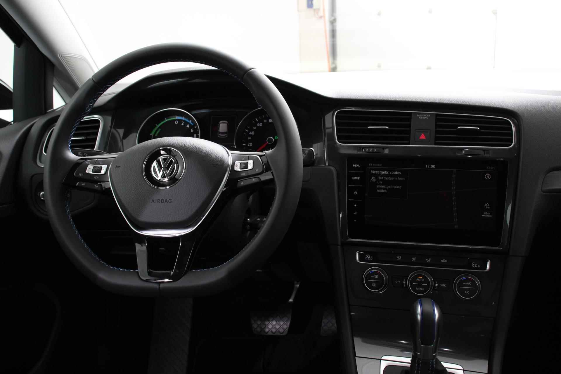 Volkswagen e-Golf € 2000,- subsidie mogelijk particulier! | Navigatie | Climate Control | Adaptieve Cruise Control | 17" Velgen | - 10/35