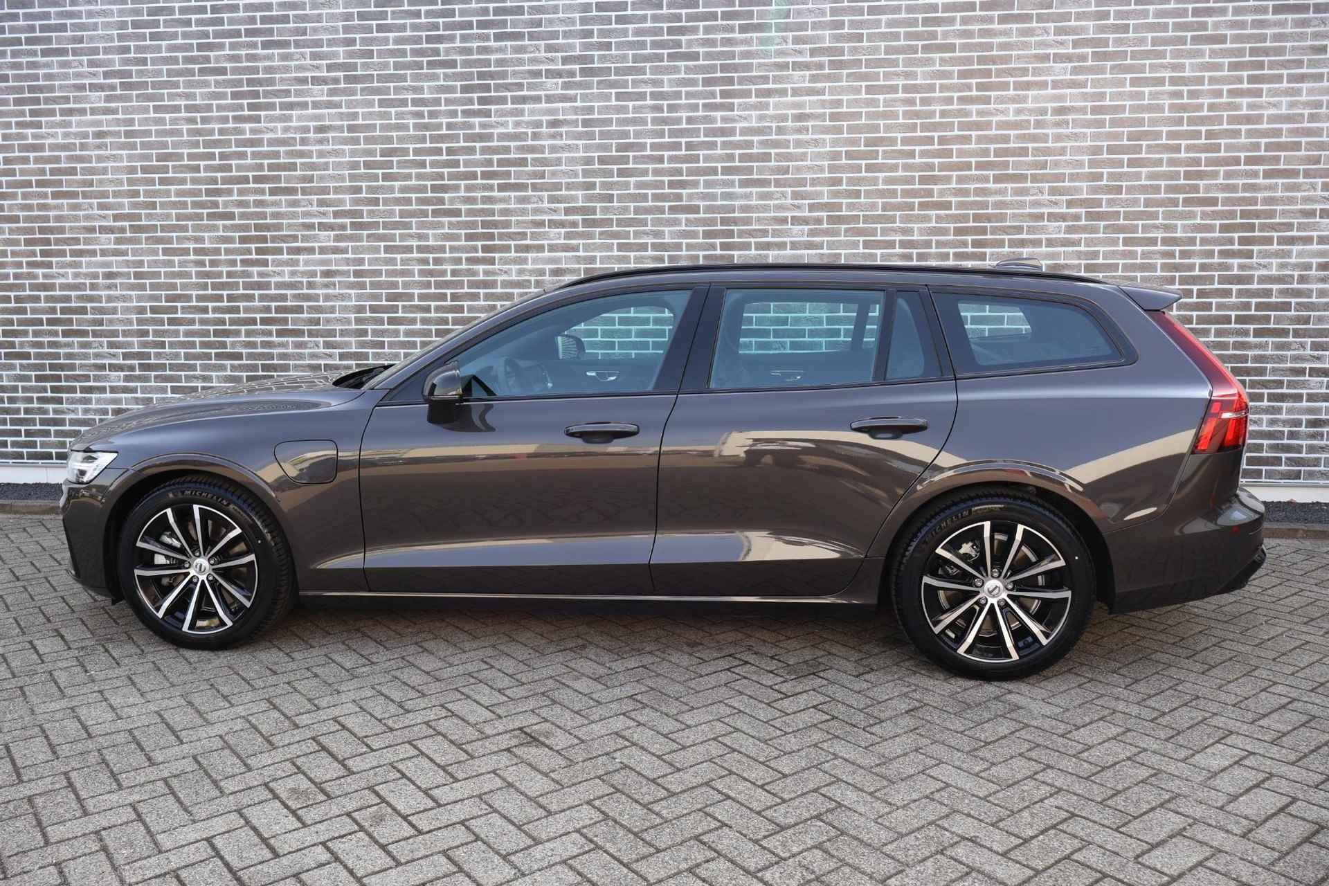 Volvo V60 Recharge T6 AWD Plus Dark | Adaptieve Cruise Control | Nappa Sportstoelen | Stoel- en stuurverwarming | Keyless Entry - 4/20