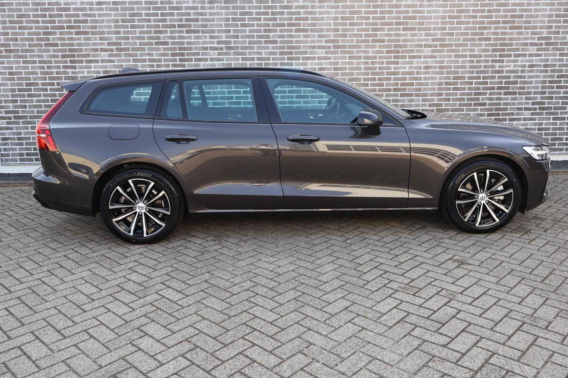 Volvo V60 Recharge T6 AWD Plus Dark | Adaptieve Cruise Control | Nappa Sportstoelen | Stoel- en stuurverwarming | Keyless Entry - 5/20