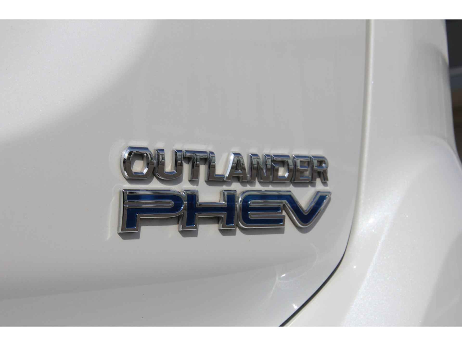 Mitsubishi Outlander 2.0 PHEV 4WD Executive/Camera/Trekhaak/standkachel/18"/PDC - 31/38