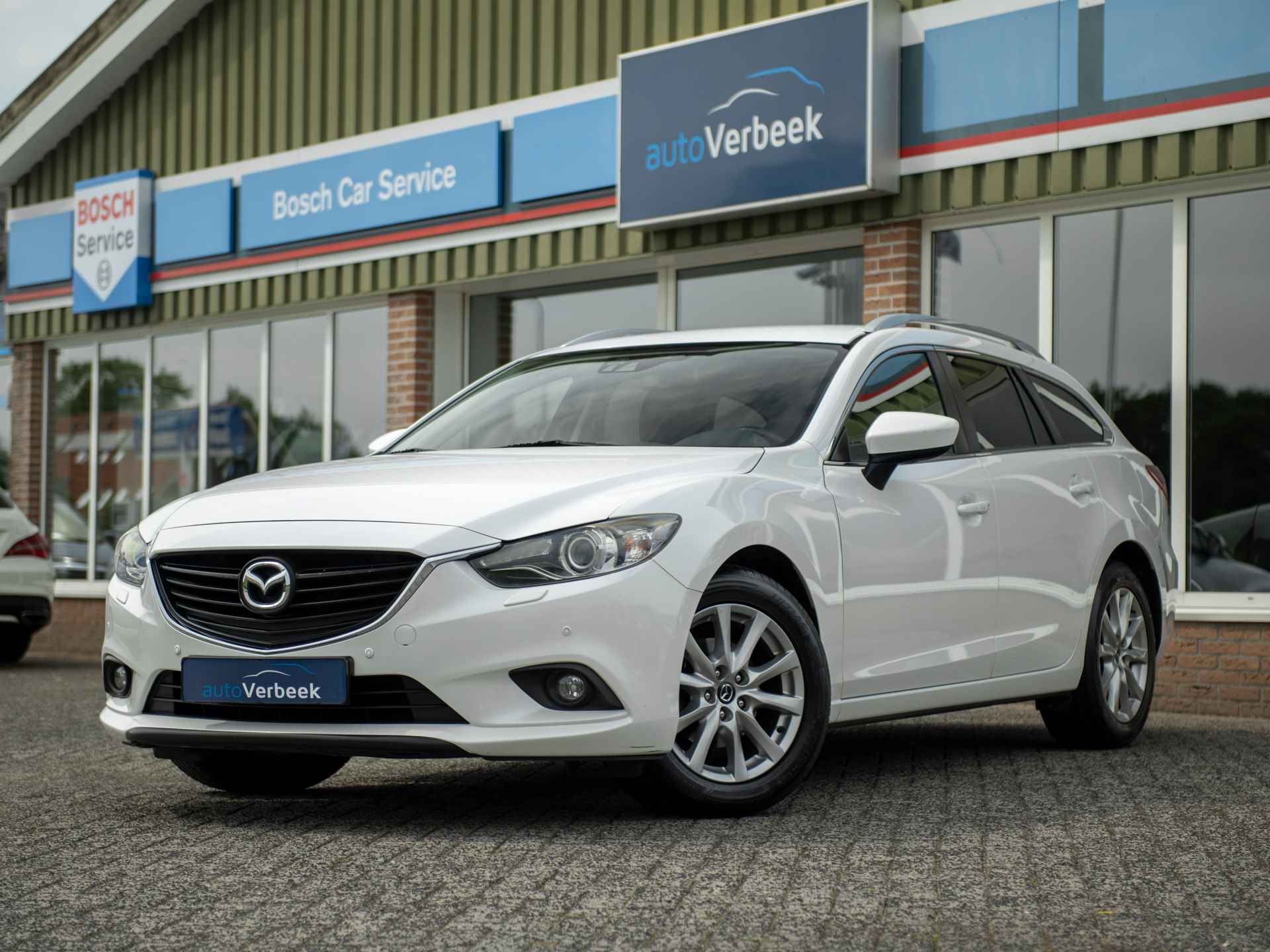 Mazda 6 Sportbreak 2.0 Red Dot Edition | Bi-Xenon Adaptive | Lane Departure Warning | Navi TomTom-software | PDC V+A | Stoelverwarming - 1/45