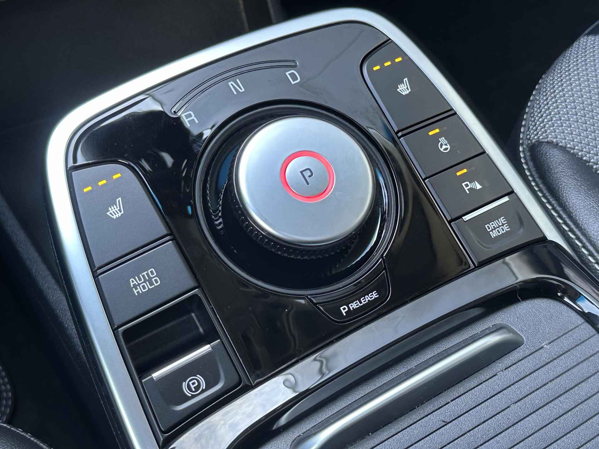 Kia e-Niro DynamicPlusLine 64 kWh | Navi | Camera | Clima | Schuif-/kanteldak | LED | Apple Carplay & Android Auto - 25/40