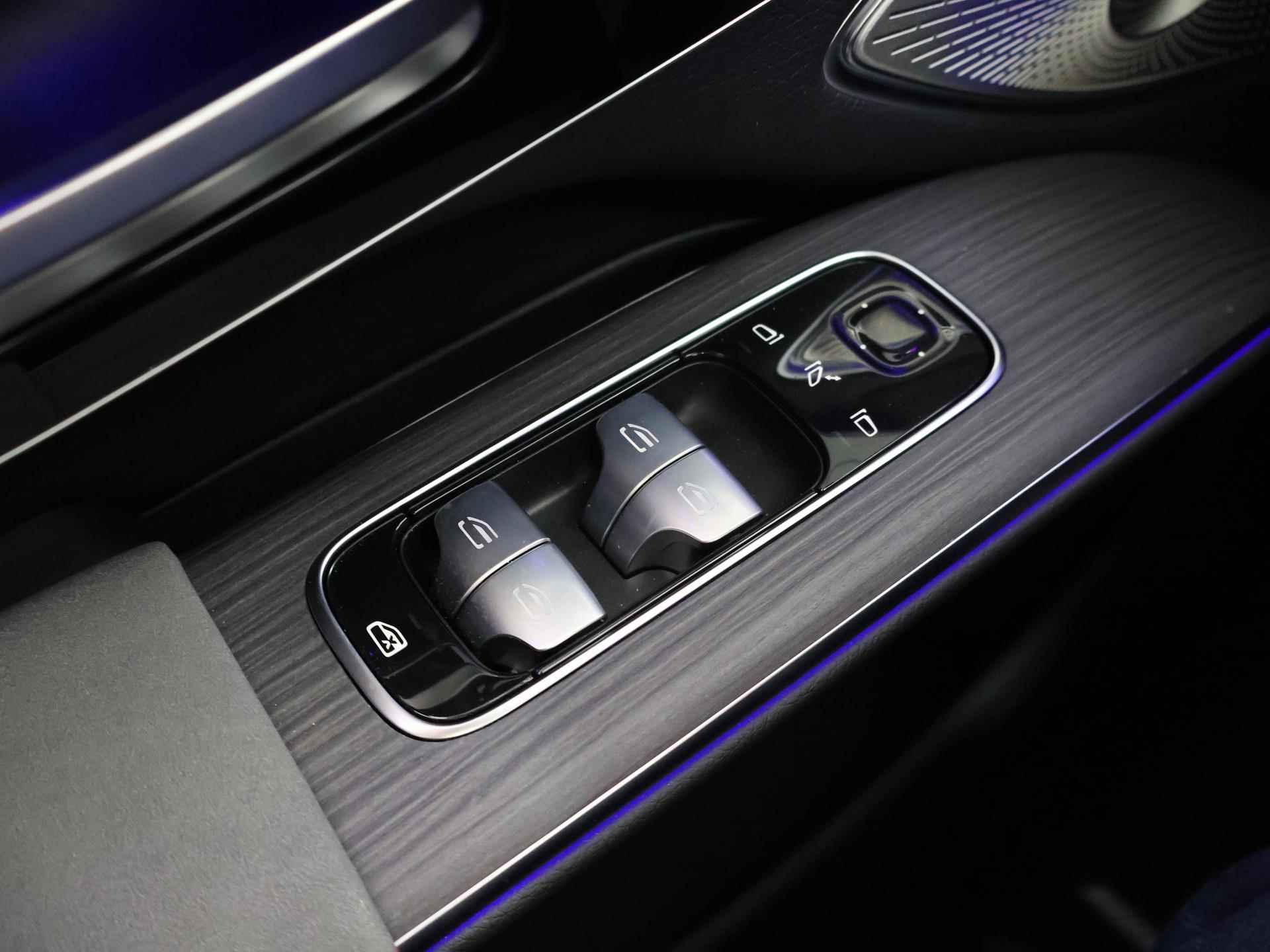 Mercedes-Benz EQS SUV 450 4MATIC AMG Line 7 persoons | Rij-assistentie | Panorama-schuifdak | Luchtvering | Digital Light | Trekhaak | Head-up | 360 Camera | Burmester 3D | Sfeerverlichting | - 39/54