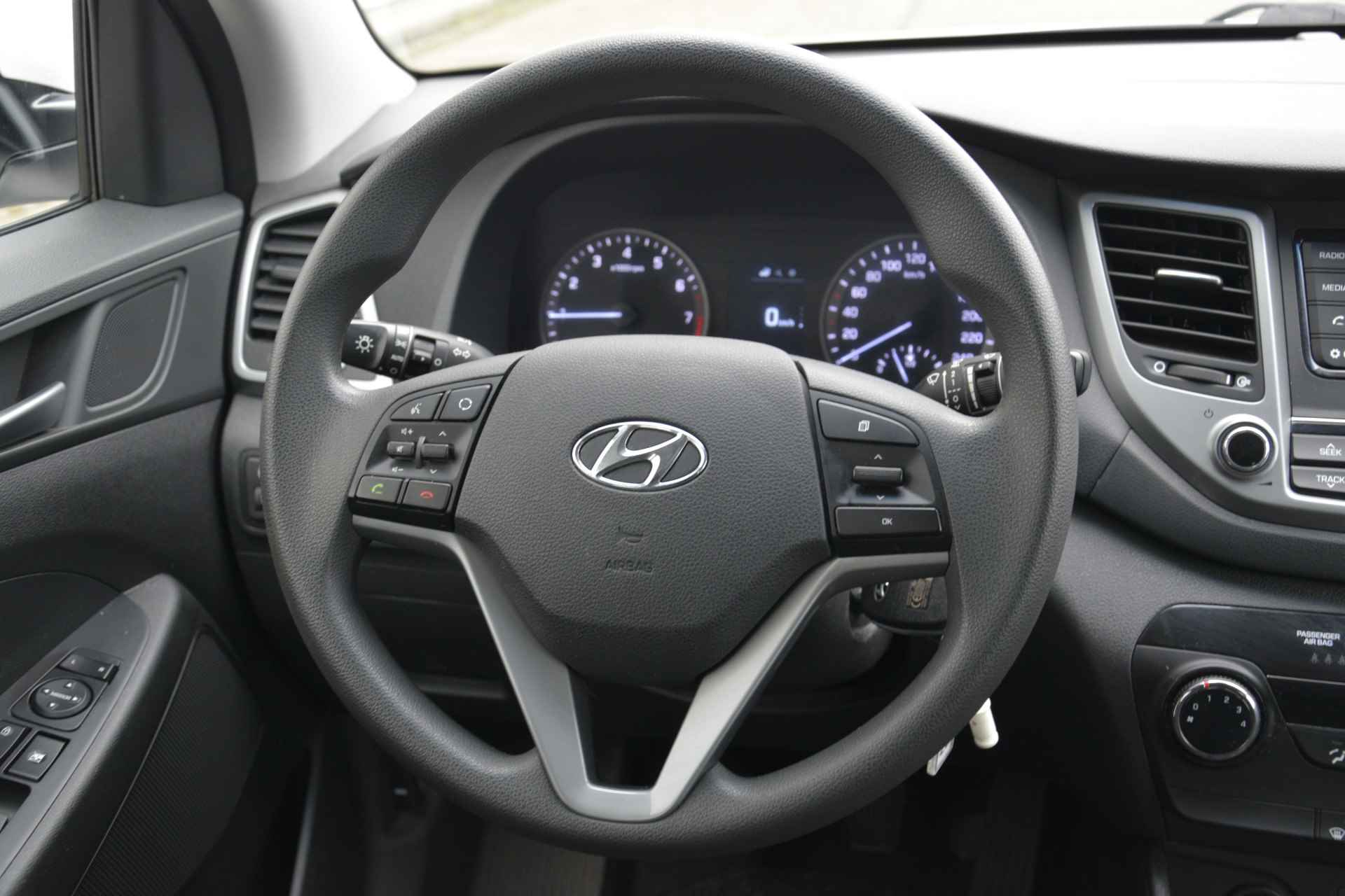 Hyundai Tucson 1.6 GDi i-Motion | Stoelverwarming | All Season banden | Stuurwielbediening | Airco | USB | - 19/27