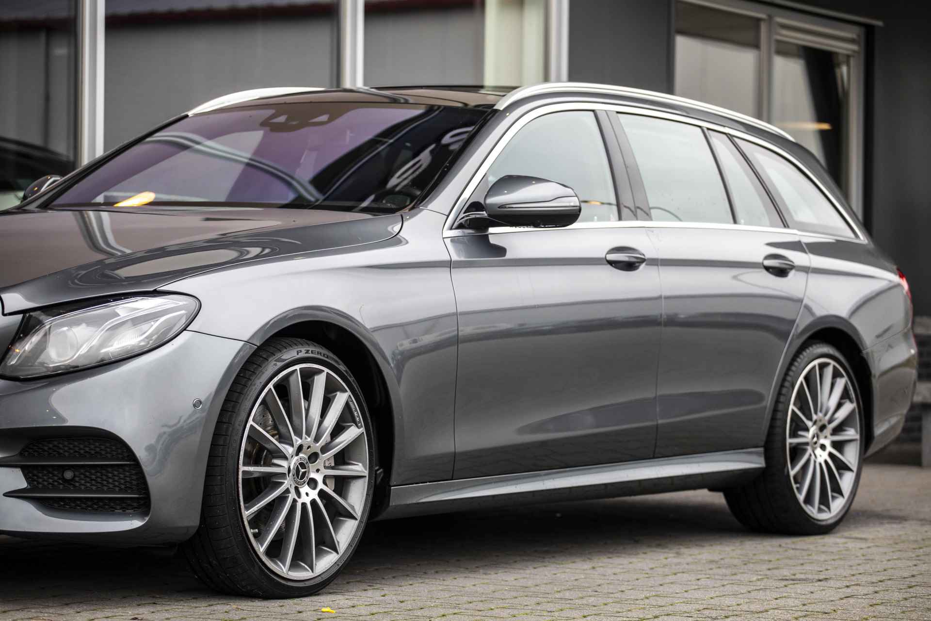 Mercedes-Benz E-Klasse Estate 350 d 4Matic Premium Plus AMG | E-Trekhaak | Burmester | Pano | NL Auto | 20" | HUD | ACC | Ambient | Stoelventilatie | - 17/53