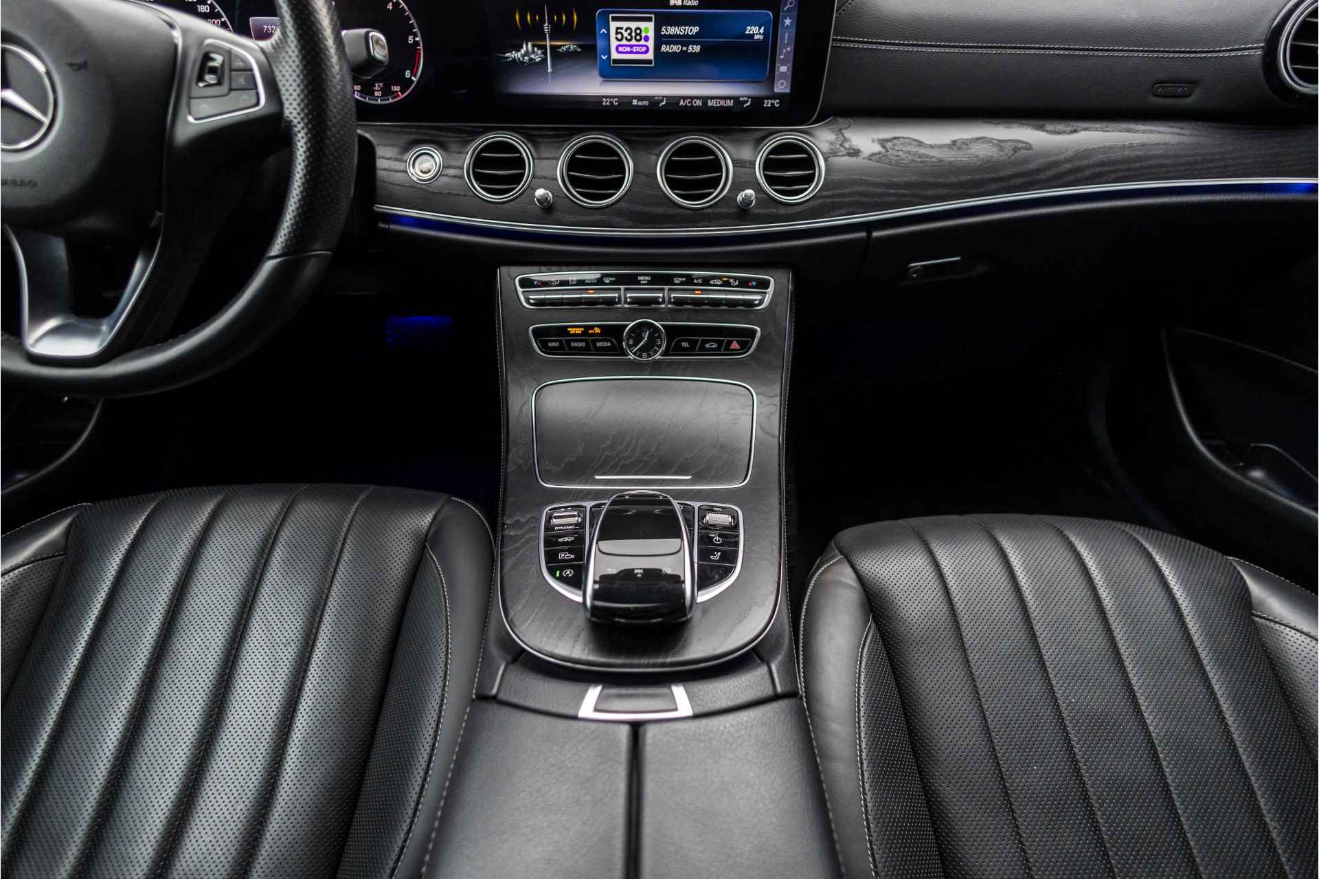 Mercedes-Benz E-Klasse Estate 350 d 4Matic Premium Plus AMG | V6 | E-Trekhaak | Burmester | Pano | NL Auto | 20" | HUD | ACC | Stoelventilatie | - 43/53