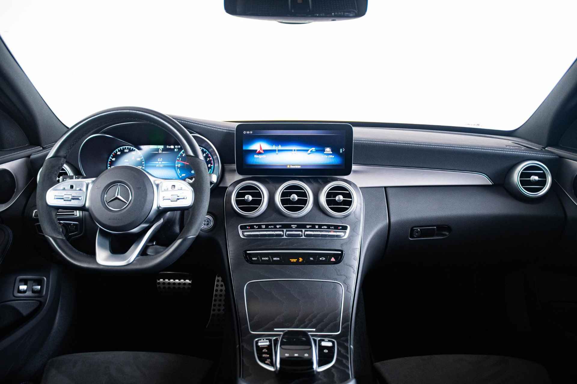 Mercedes-Benz C-klasse Estate 300 e Business Solution AMG Limited AMG Line interieur/exterieur - Trekhaak - Panoramadak - Stoelverwarming voor - Dodehoekassistent - Parkeerpakket - Advanced sound system - - 3/72