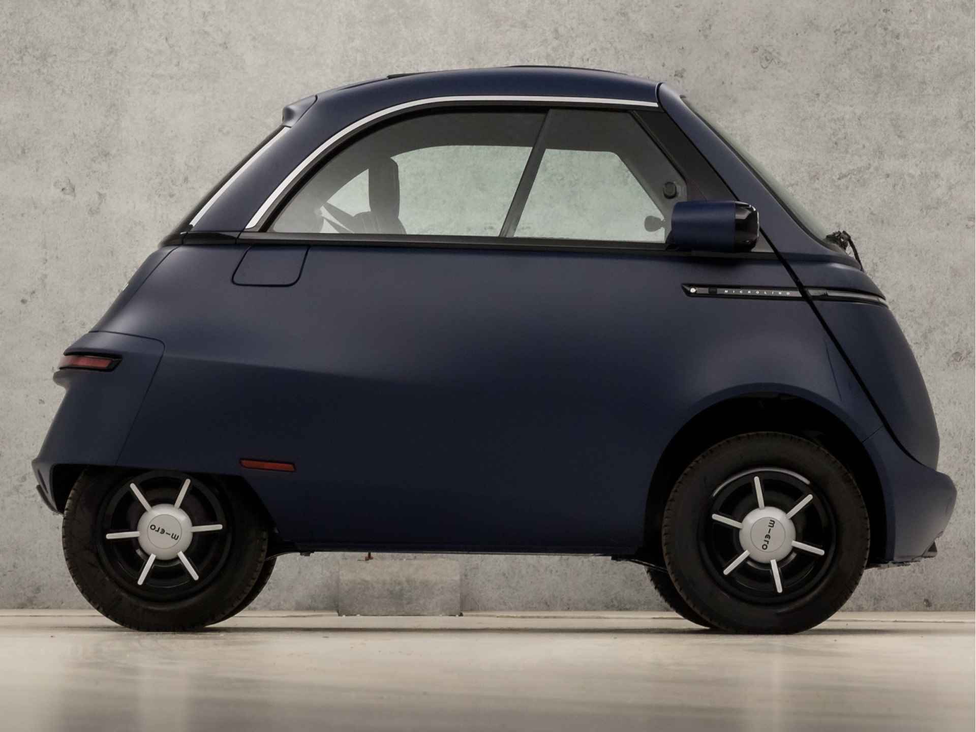 Microlino L7 Competizione 15 kWh (LEASE 300,- P/M, GROOT ACCUPAKKET, 230KM ACTIERADIUS, NIEUW, DIRECT LEVERBAAR, PREMIUM INTERIEUR, ALCANTARA, LEDER, VERSIE 2, BARCELONA MATT BLUE, 90 KM/H, NIEUW) - 4/33