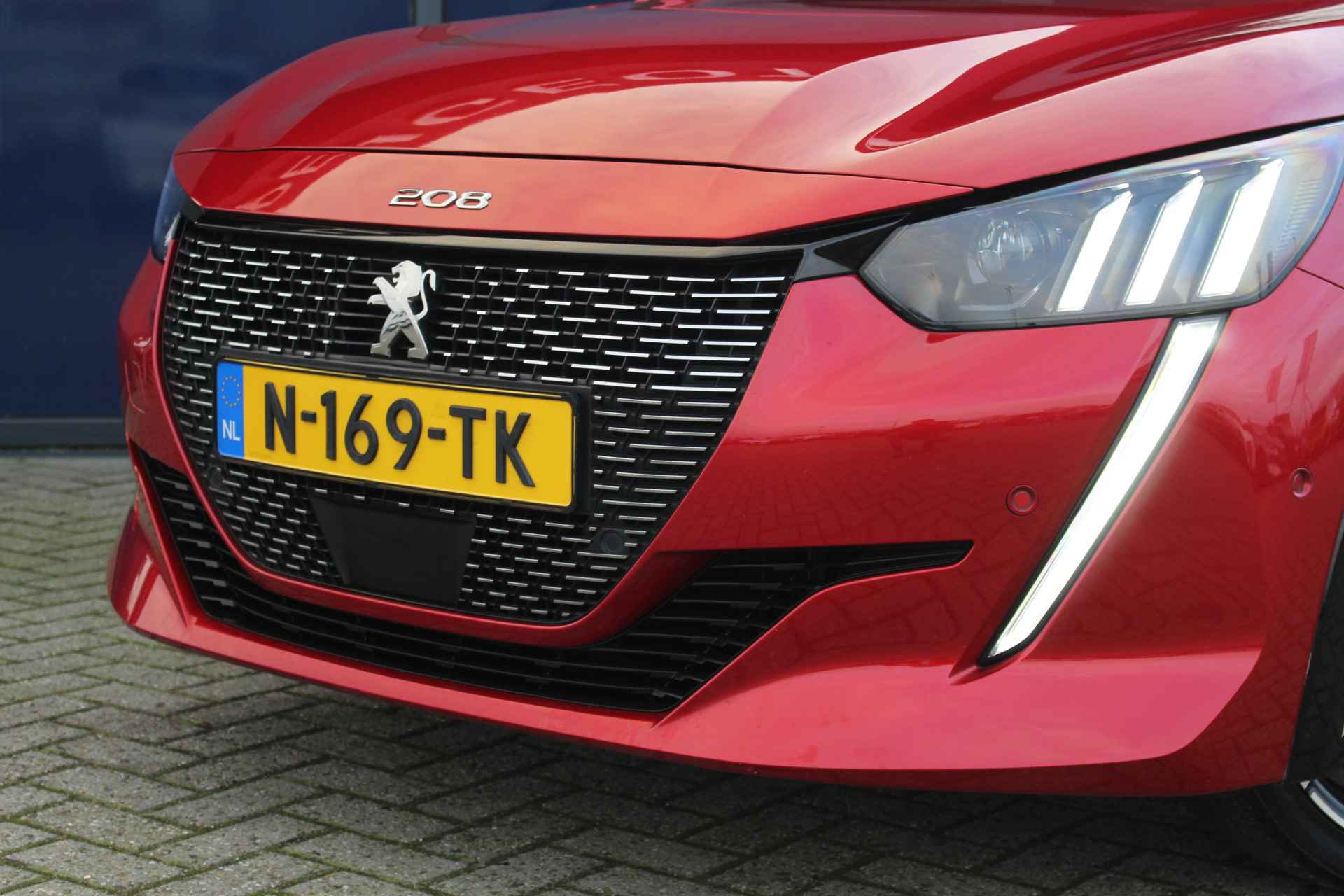 Peugeot 208 1.2 PureTech 130 Pk GT | Camera | Carplay | Leder/Stof | Dode hoek | 17" LMV | Getint glas | Sfeer S - 5/36