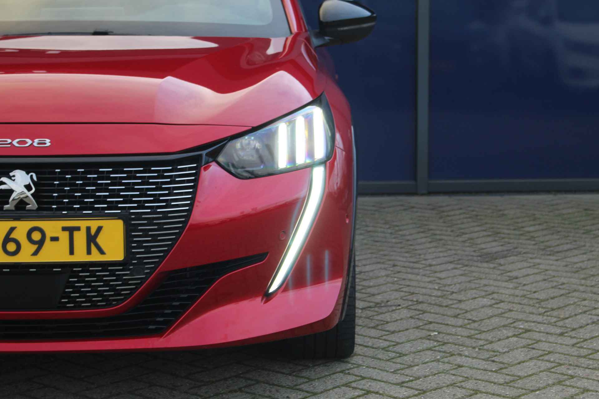 Peugeot 208 1.2 PureTech 130 Pk GT | Camera | Carplay | Leder/Stof | Dode hoek | 17" LMV | Getint glas | Sfeer S - 8/36