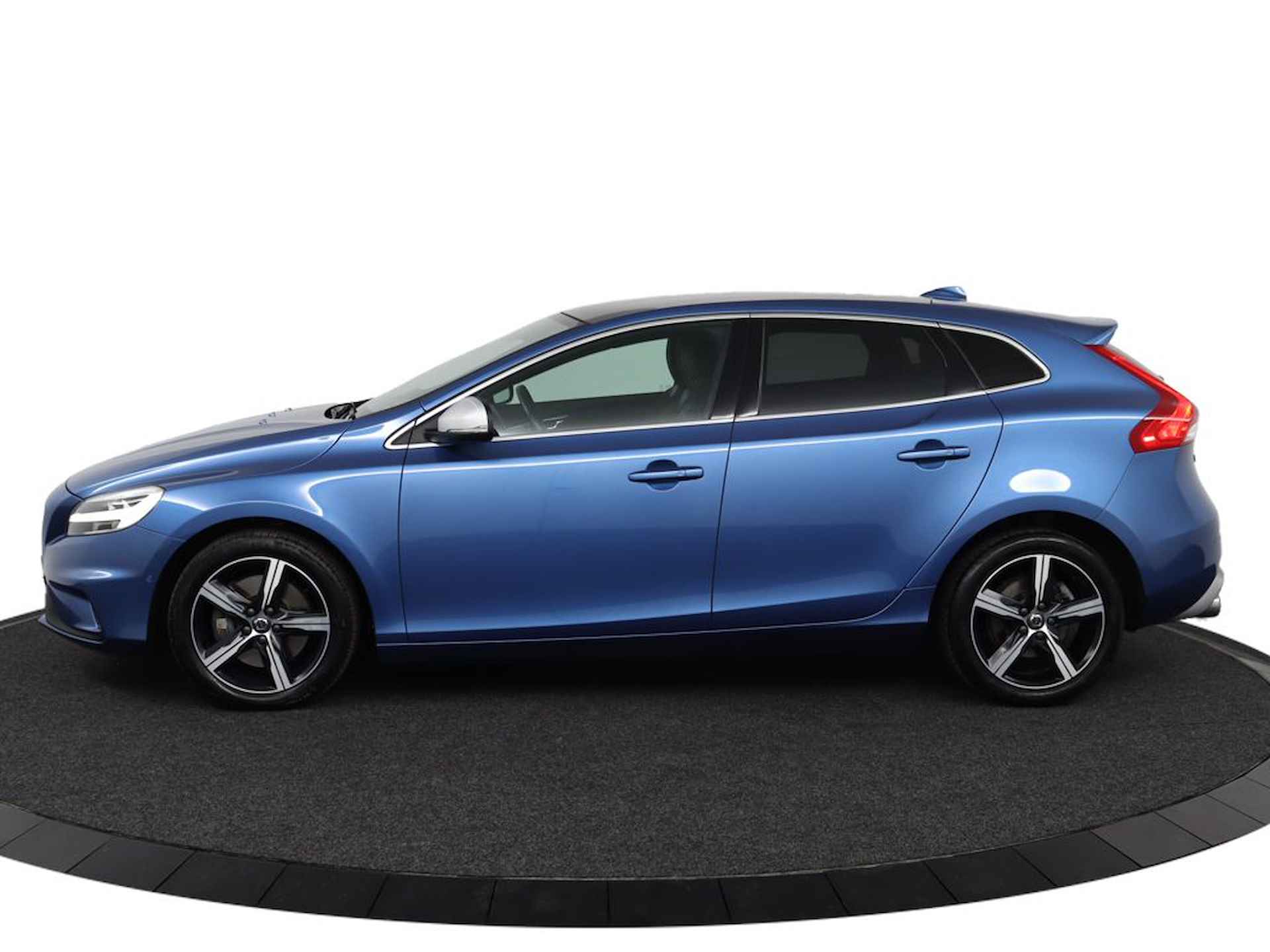 Volvo V40 T3 Aut-6 Polar + Sport Panoramadak | Parkeercamera | Stoelverwarming | Keyless | Harman & Kardon | Lederen interieur | 17'' lich - 4/48