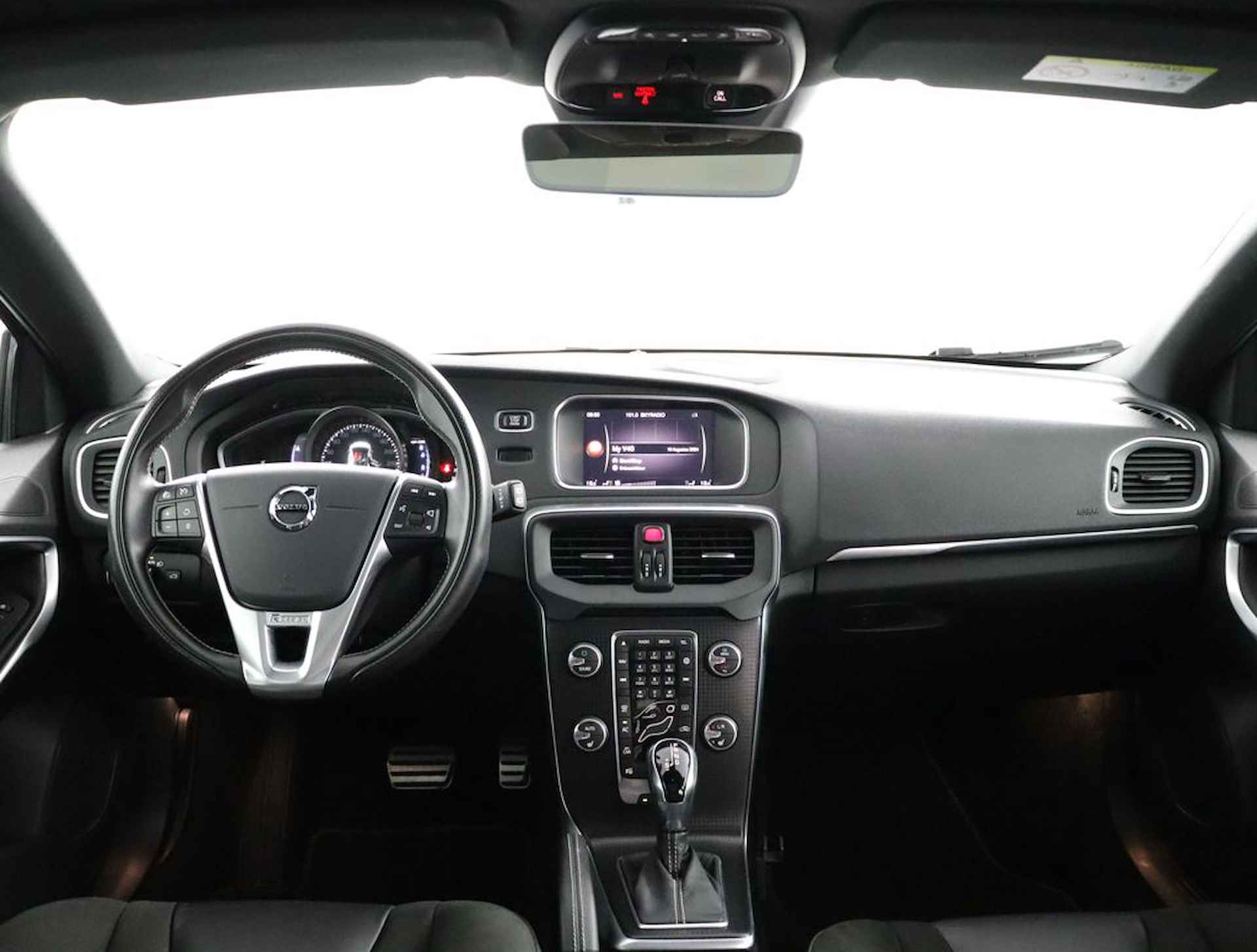 Volvo V40 T3 Aut-6 Polar + Sport Panoramadak | Parkeercamera | Stoelverwarming | Keyless | Harman & Kardon | Lederen interieur | 17'' lich - 5/48