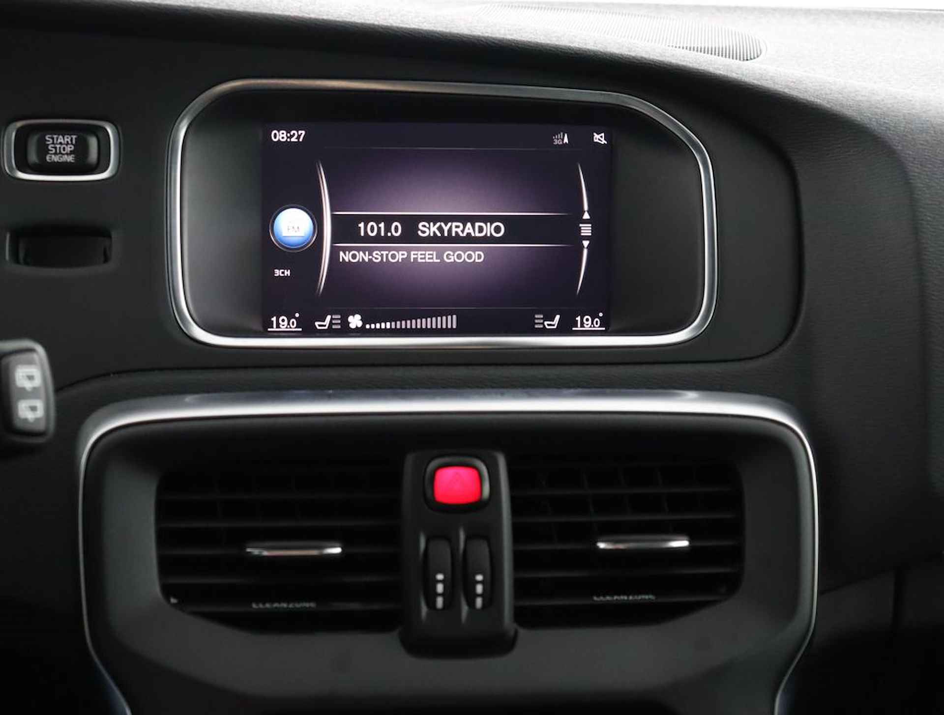 Volvo V40 T3 Aut-6 Polar + Sport Panoramadak | Parkeercamera | Stoelverwarming | Keyless | Harman & Kardon | Lederen interieur | 17'' lich - 9/48