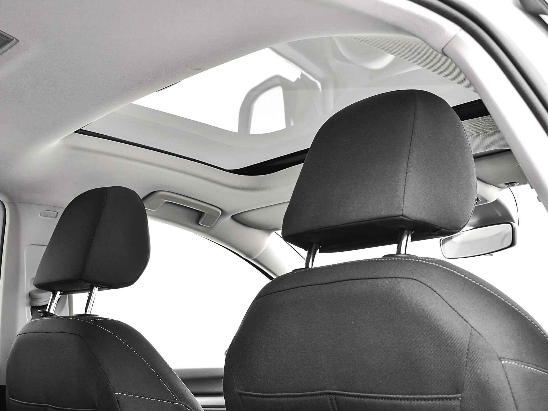 Volkswagen Golf 1.4 204pk DSG eHybrid Style | ACC | Panoramadak | P-Sensoren | Camera | Navi | App-Connect | DAB | Virtual Cockpit | 12 Maanden BOVAG-Garantie - 13/36