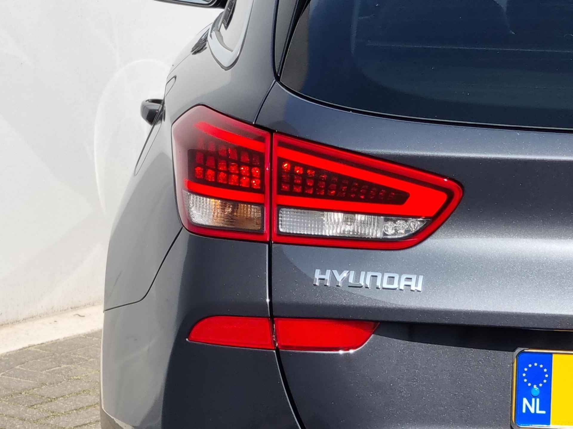 Hyundai i30 Wagon 1.5 T-GDi MHEV Premium / Private Lease Vanaf €629,- / Origineel NL / Lederen Bekleding - 39/46