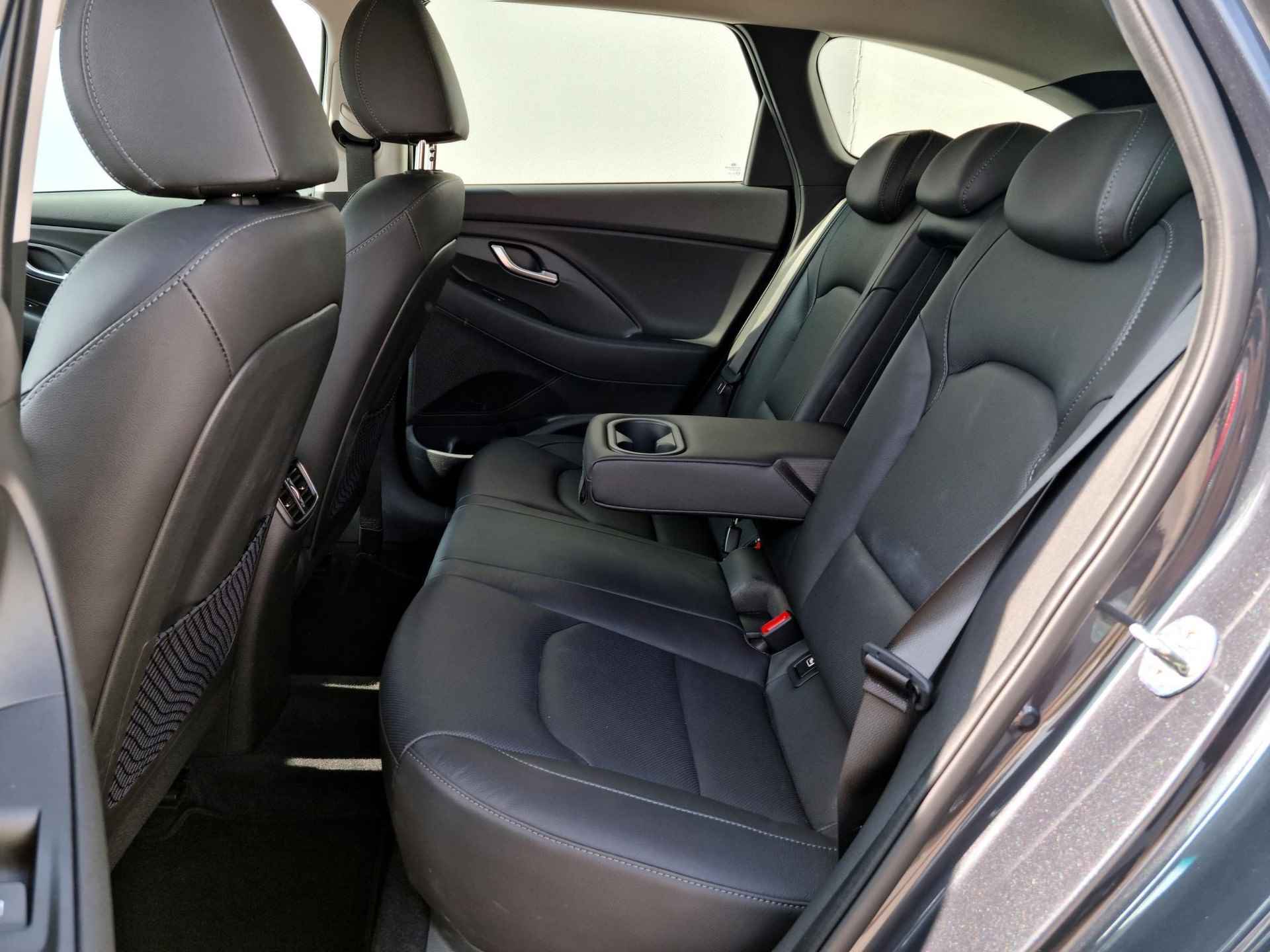 Hyundai i30 Wagon 1.5 T-GDi MHEV Premium / Private Lease Vanaf €629,- / Origineel NL / Lederen Bekleding - 42/46
