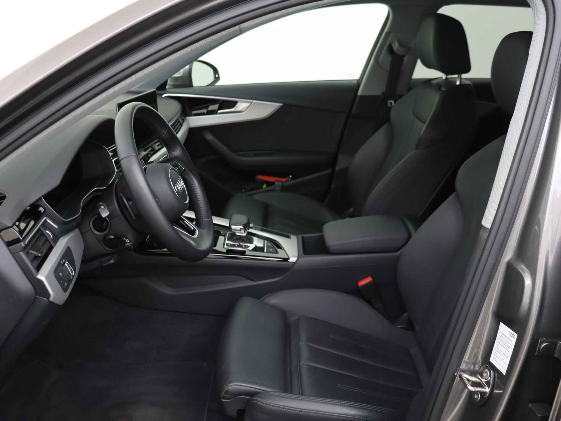 Audi A4 Avant 35 TFSI Launch edition Business 150 pk Automaat | Navigatie | Sportstoelen | Leder - 10/35