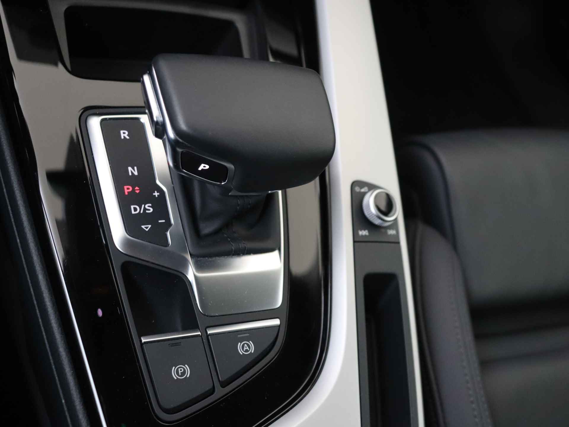 Audi A4 Avant 35 TFSI Launch edition Business 150 pk Automaat | Navigatie | Sportstoelen | Leder - 20/35