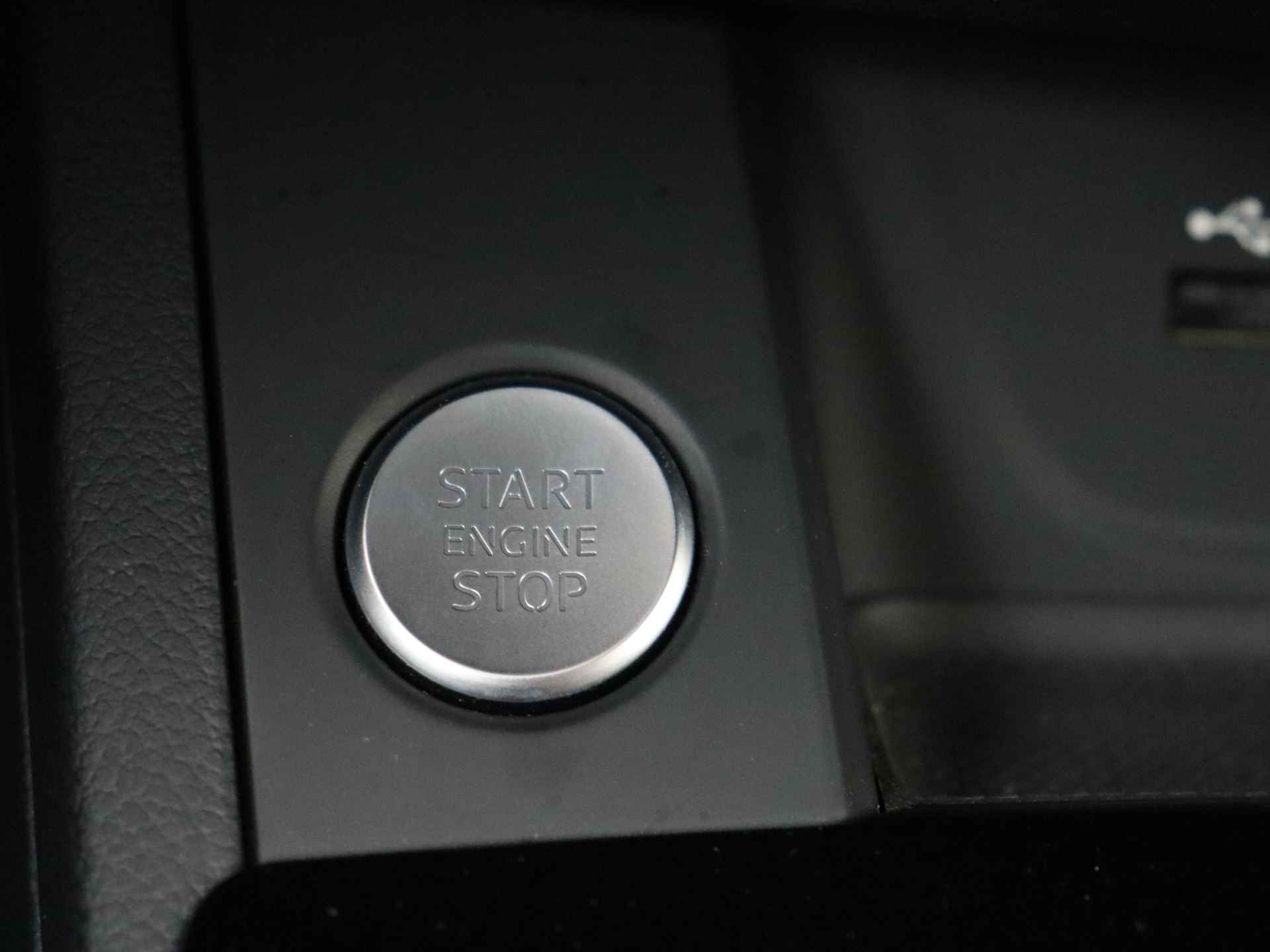 Audi A4 Avant 35 TFSI Launch edition Business 150 pk Automaat | Navigatie | Sportstoelen | Leder - 23/35