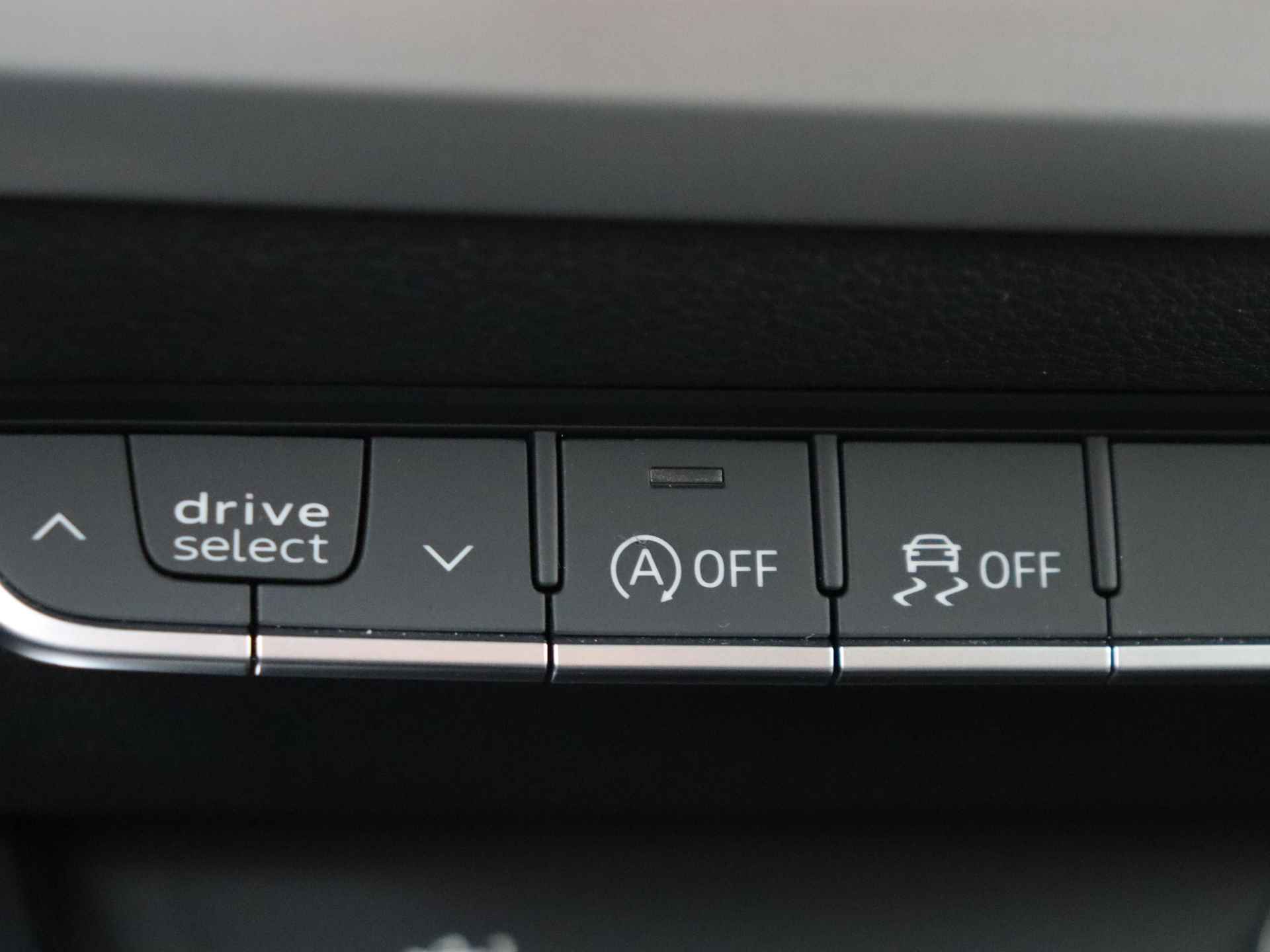 Audi A4 Avant 35 TFSI Launch edition Business 150 pk Automaat | Navigatie | Sportstoelen | Leder - 25/35