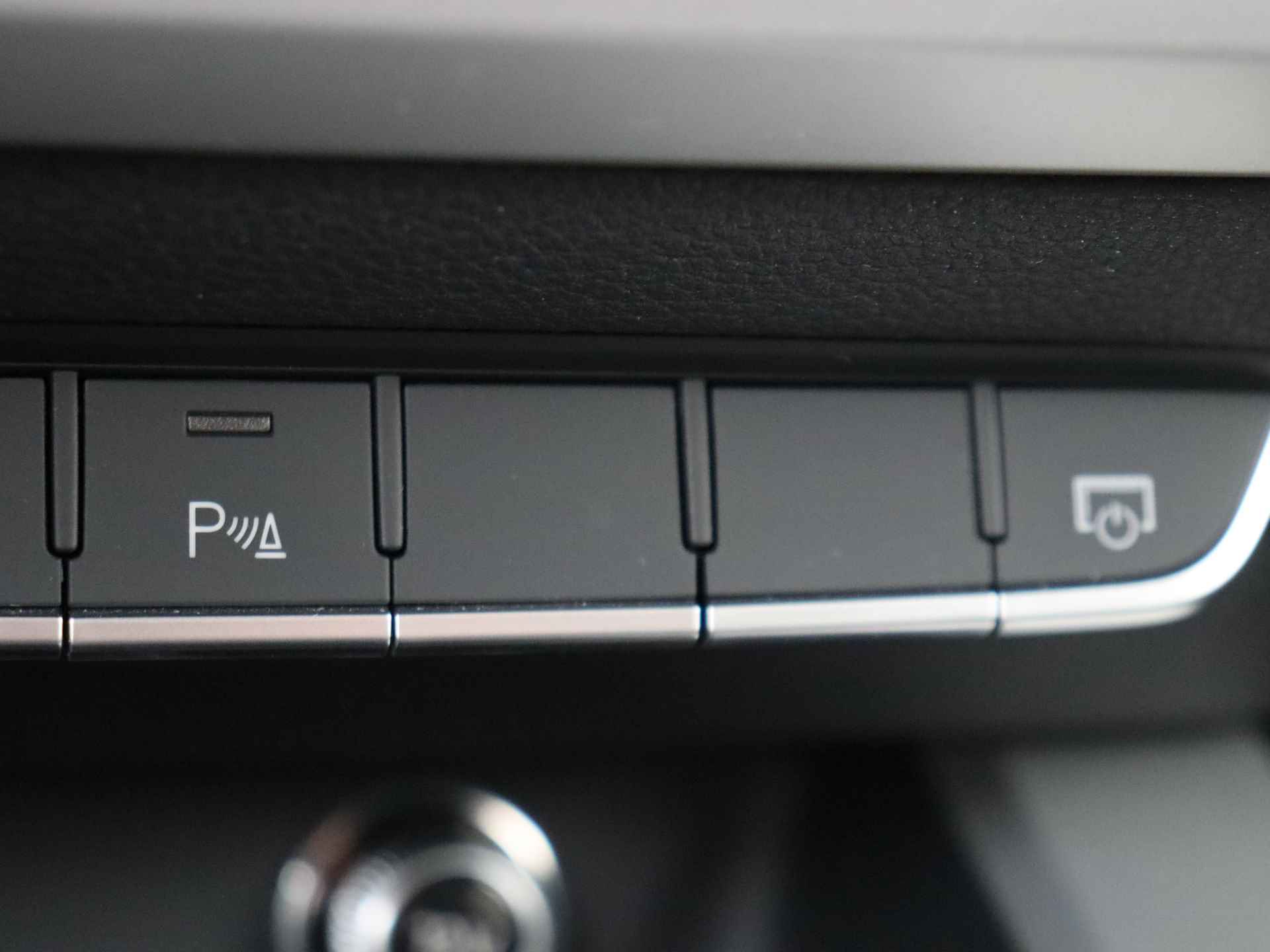 Audi A4 Avant 35 TFSI Launch edition Business 150 pk Automaat | Navigatie | Sportstoelen | Leder - 26/35