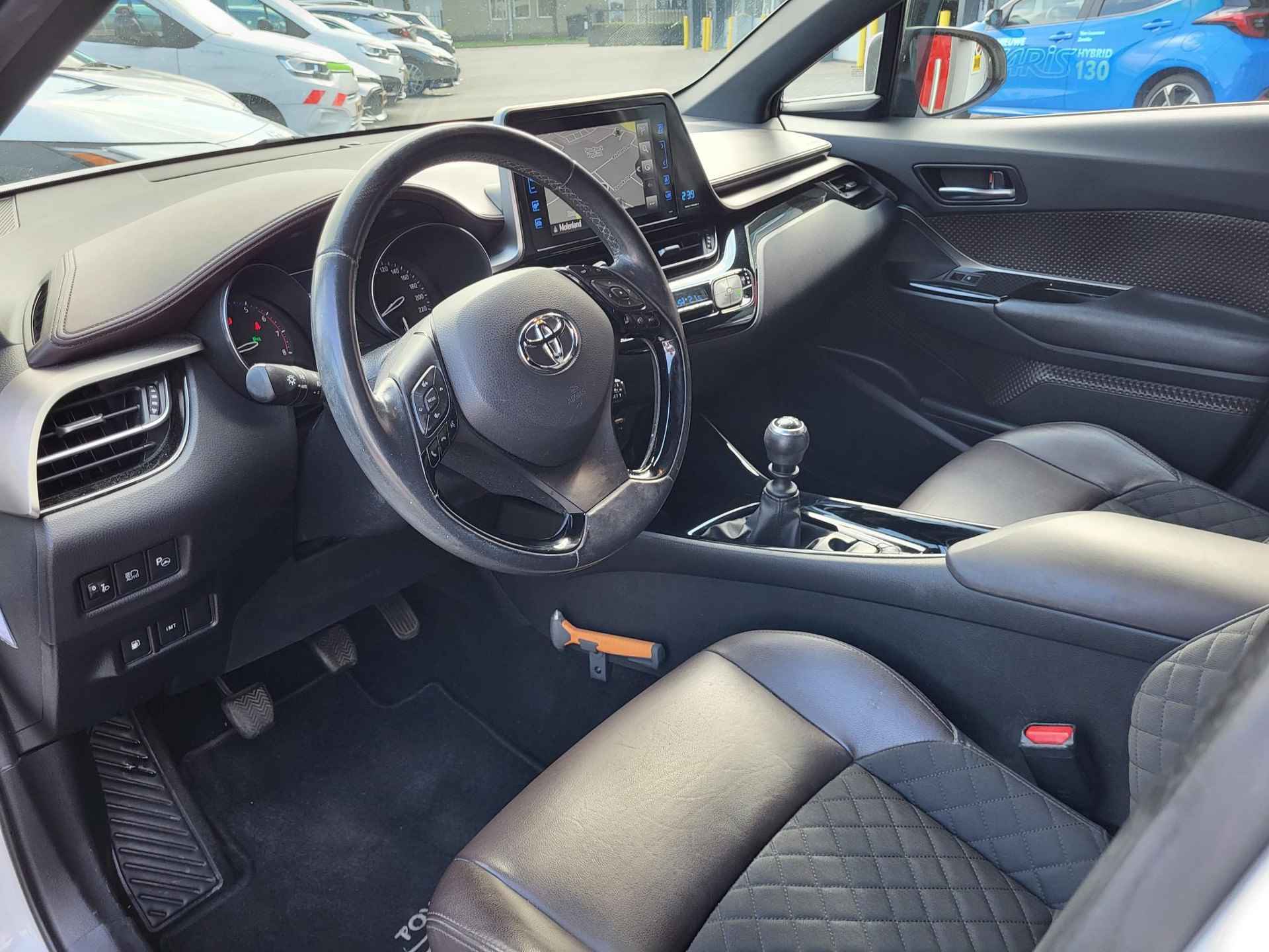 Toyota C-HR 1.2 Turbo Executive LEER KEYLESS STOELVERW NAVI CLIMA AD-CRUISE 18' LM-VELGEN CAMERA PARK-SENSOREN BLUETOOTH NL-AUTO - 4/35