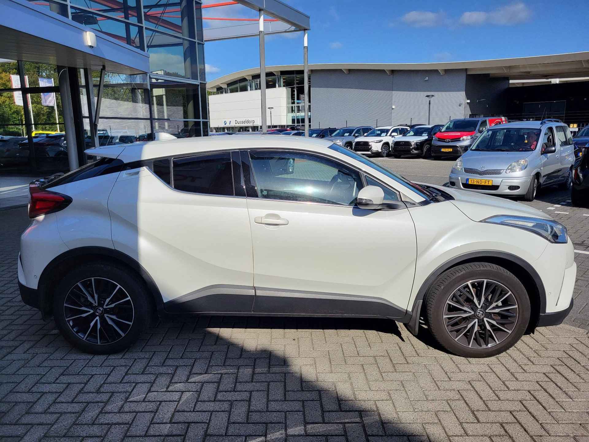 Toyota C-HR 1.2 Turbo Executive LEER KEYLESS STOELVERW NAVI CLIMA AD-CRUISE 18' LM-VELGEN CAMERA PARK-SENSOREN BLUETOOTH NL-AUTO - 6/35