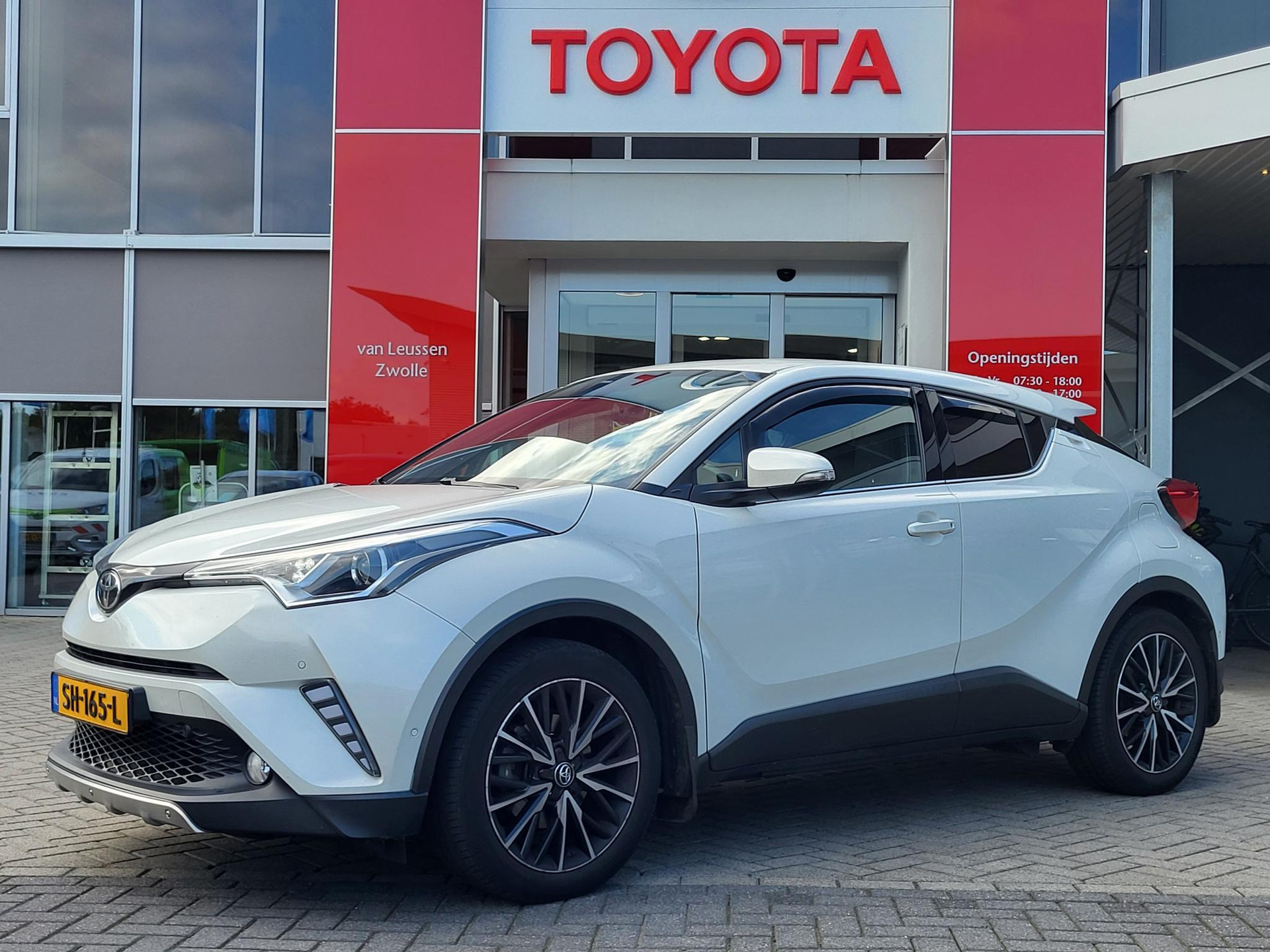 Toyota C-HR 1.2 Turbo Executive LEER KEYLESS STOELVERW NAVI CLIMA AD-CRUISE 18' LM-VELGEN CAMERA PARK-SENSOREN BLUETOOTH NL-AUTO