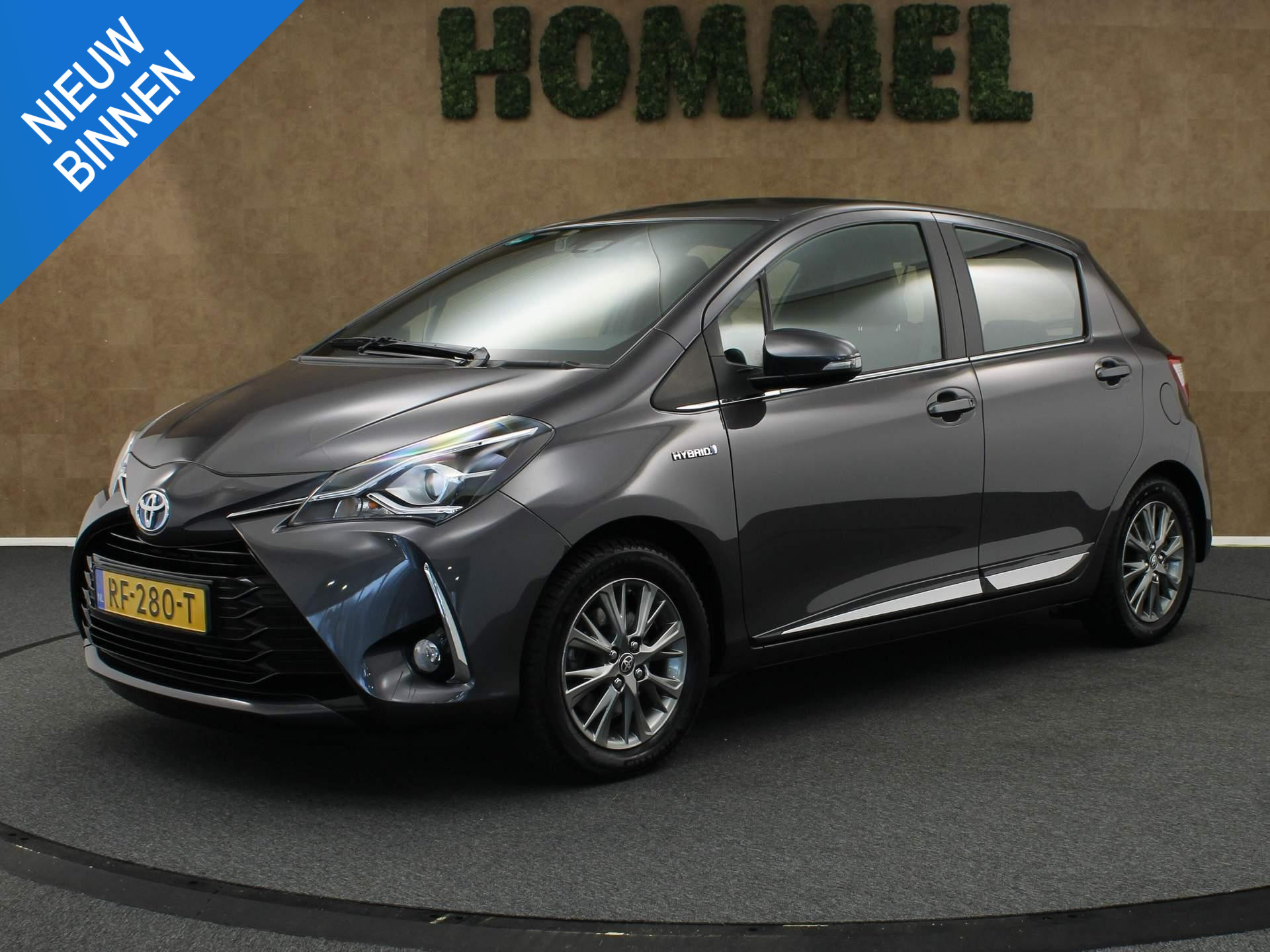 Toyota Yaris 1.5 Hybrid Executive - ORIGINEEL NEDERLANDSE AUTO - VASTE TREKHAAK - LPG ( UNIEK )  INSTALLATIE - CLIMATE CONTROL - HALF LEDEREN BEKLEDING - NAVIGATIESYSTEEM - EXTRA GROOT TOUCHSCREEN MULTIMEDIASYSTEEM - 15 INCH LICHT METALEN VELGEN -