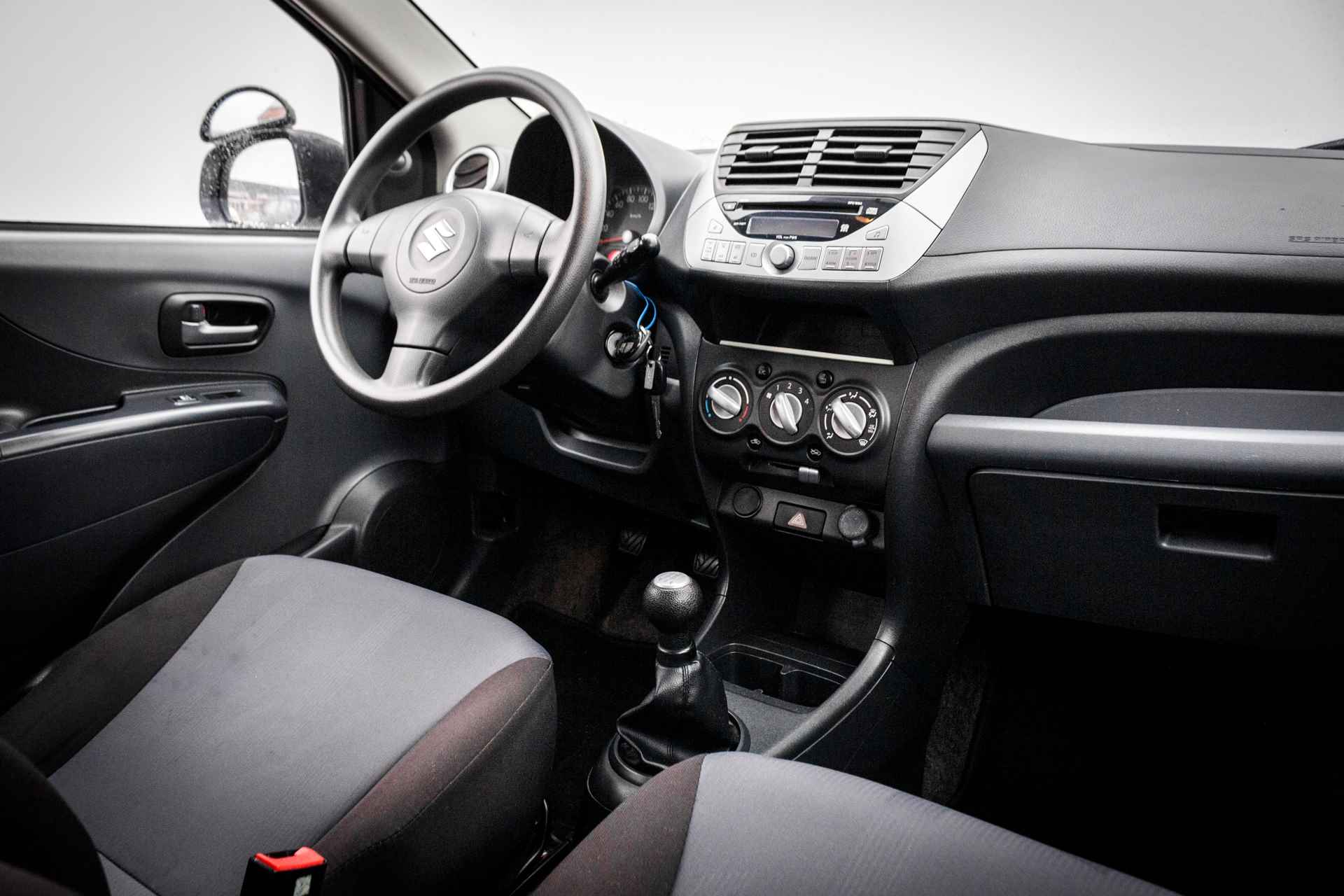 Suzuki Alto 1.0 Comfort EASSS RIJKLAAR INCL:GARANTIE Airco | 5 Deurs | Audio MP 3 | Wit Metallic. - 3/6